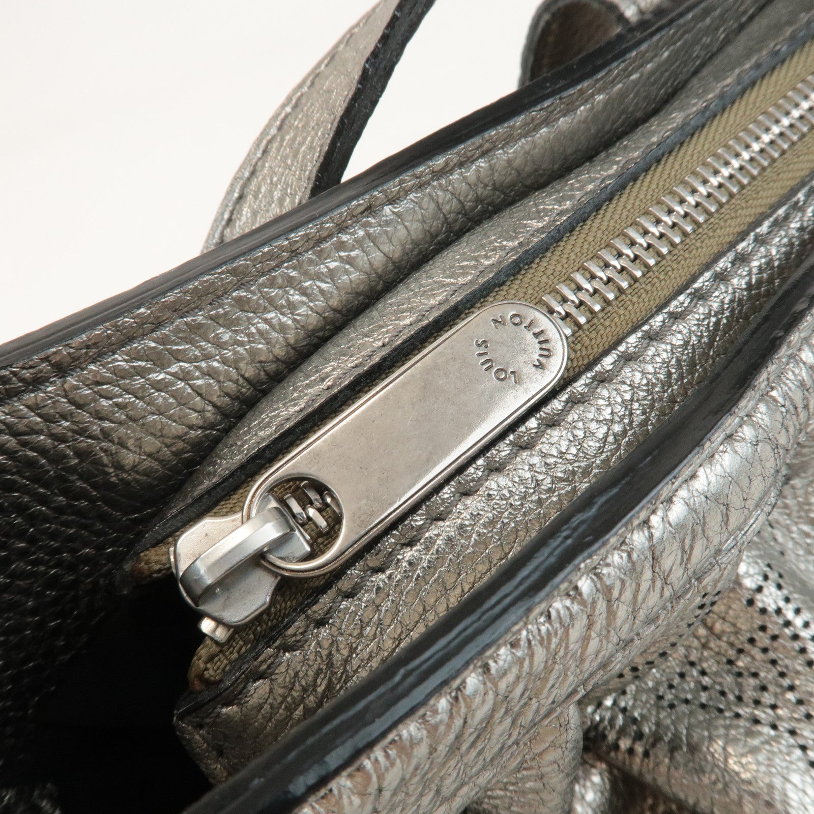 Louis Vuitton Monogram Mahina XS Shoulder Bag Metallic Silver M95718 Used