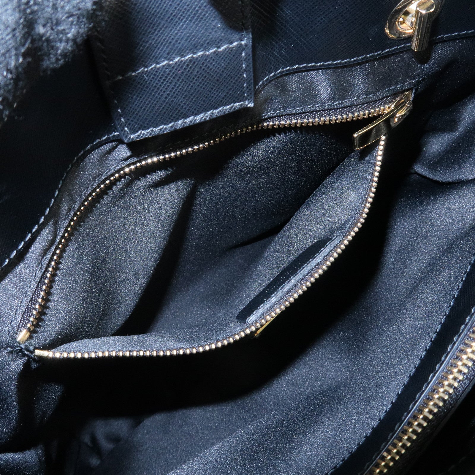 Ferragamo Vara Ribbon Chain Tote Bag Shoulder Bag Black Gold HDW Used