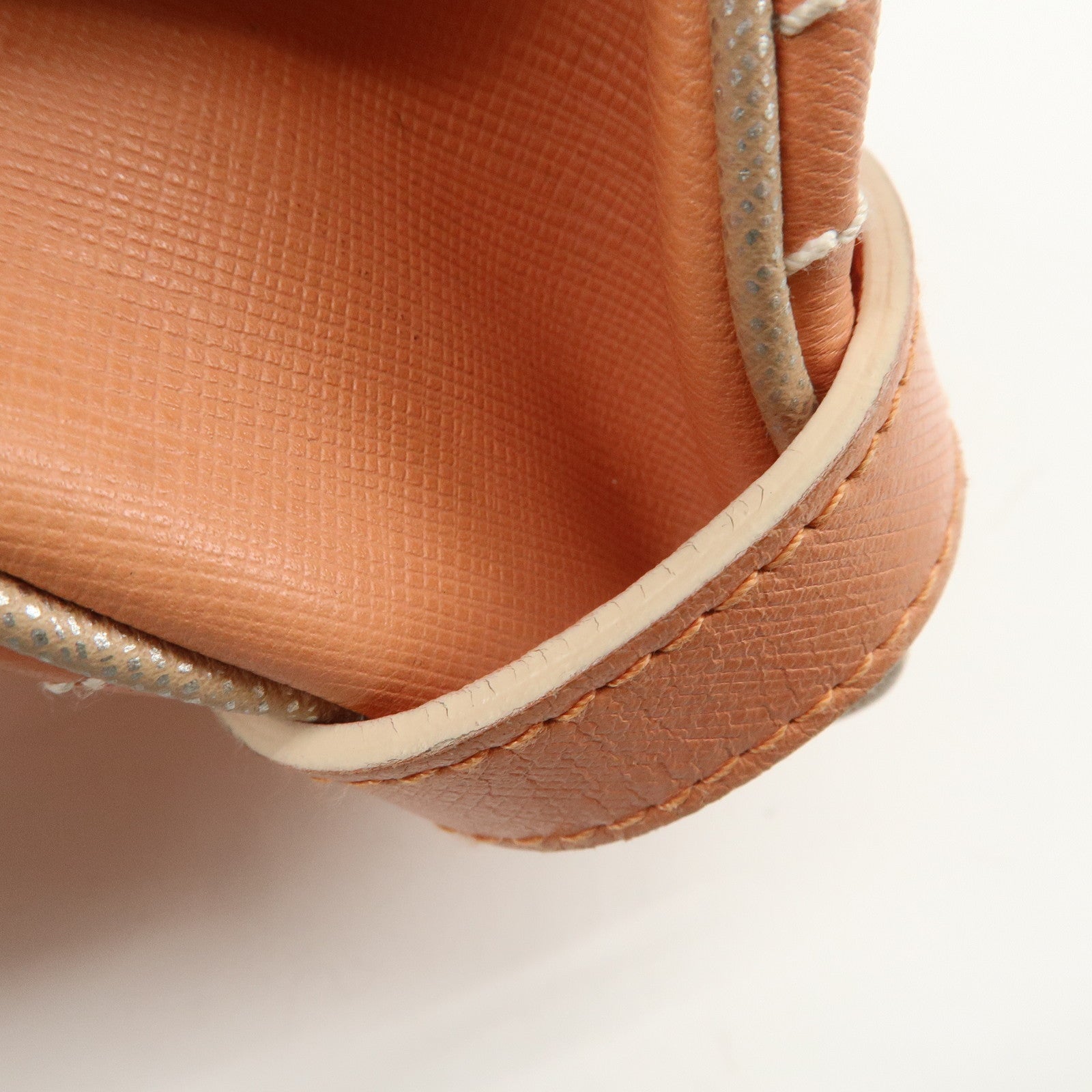 Salvatore Ferragamo Gancini Leather Shoulder Bag EE-21 6304 Used