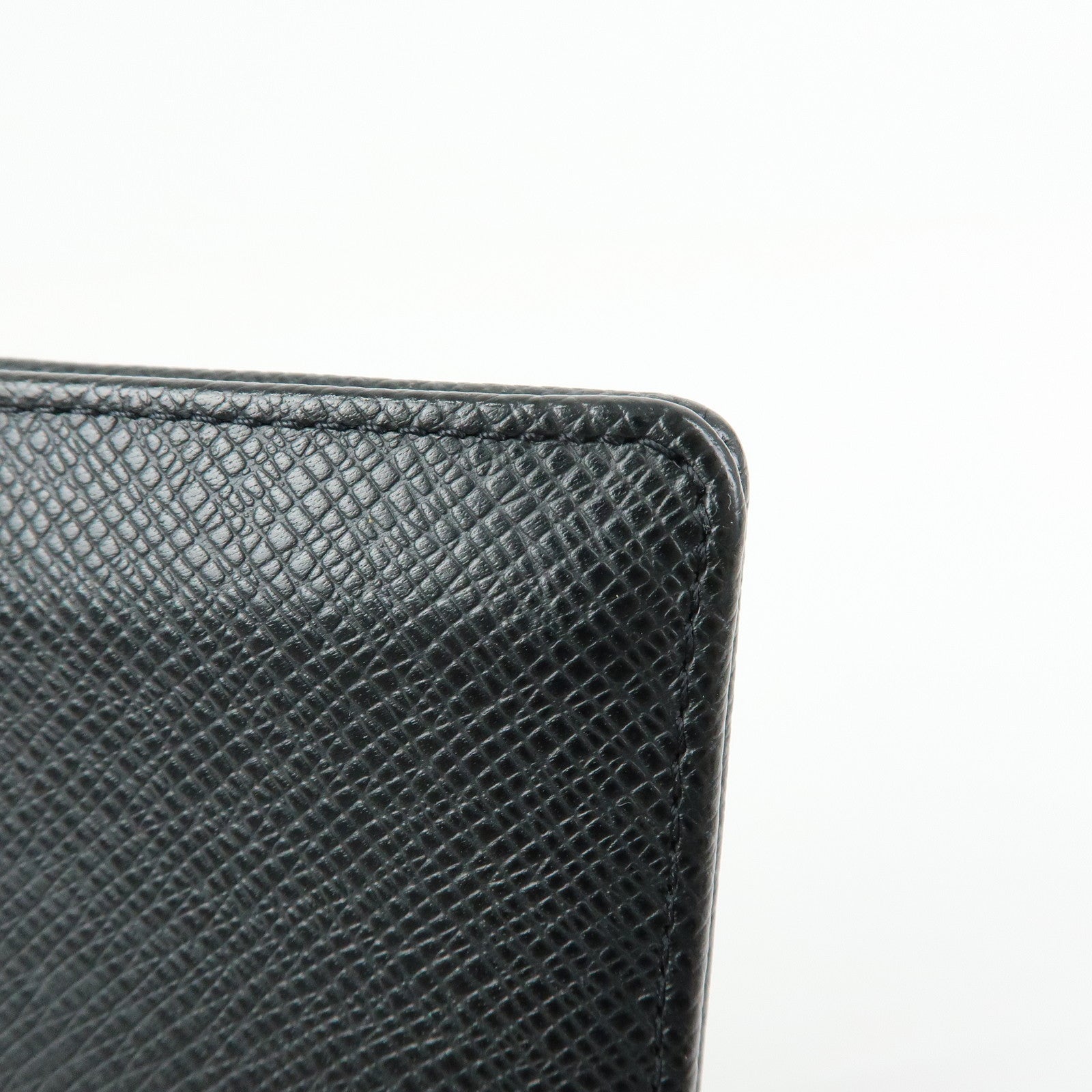 Louis Vuitton Taiga Portefeuille Brazza Bi-fold Long Wallet M30501