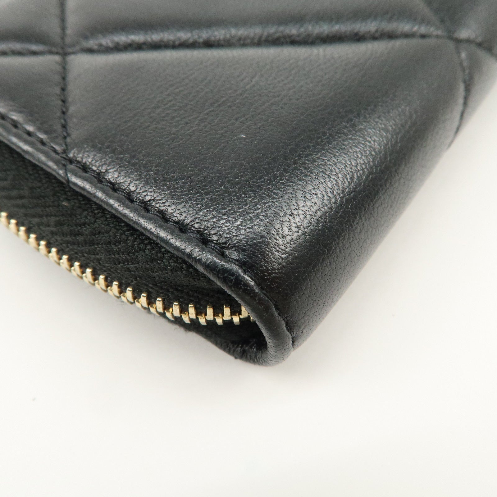 CHANEL COCO Mark Matelasse Lamb Skin Round Zippy Coin Purse AP0949 Used