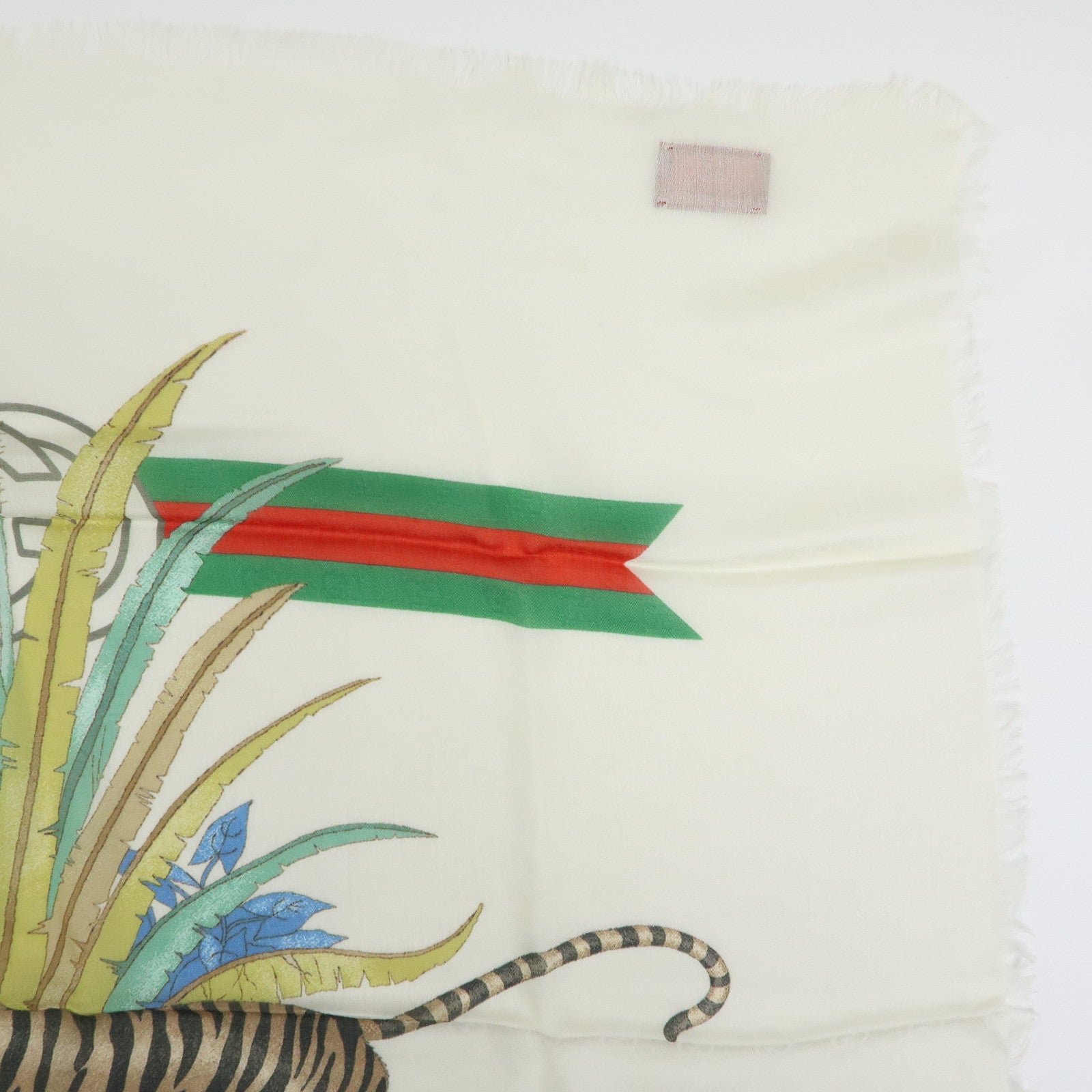 GUCCI Interlocking G Sherry GG Rayon Silk Scarf Tiger Motif Ivory