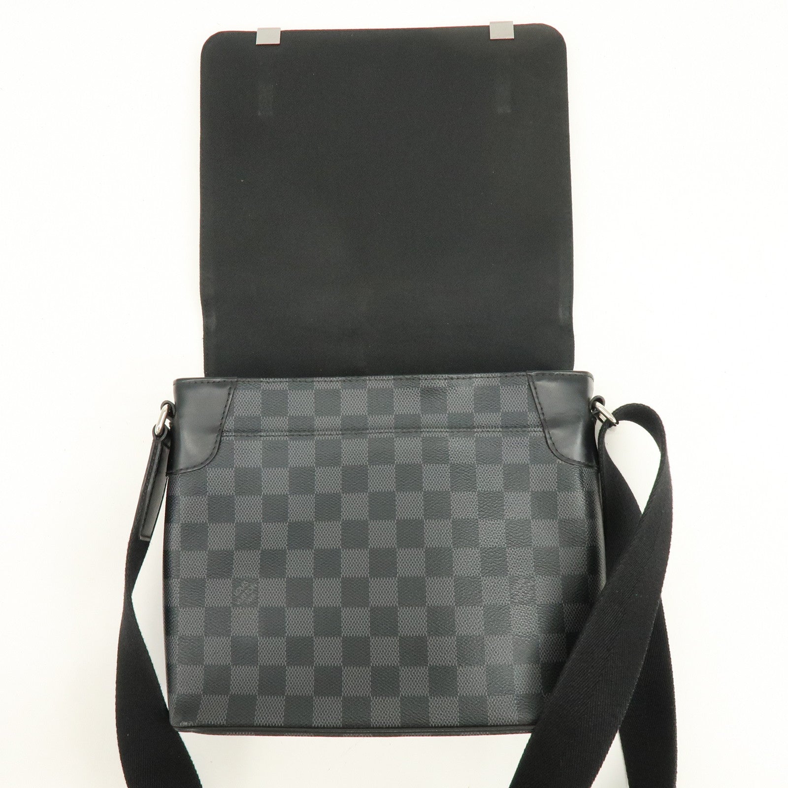 Louis Vuitton Damier Graphite District PM NM Crossbody Bag N41028