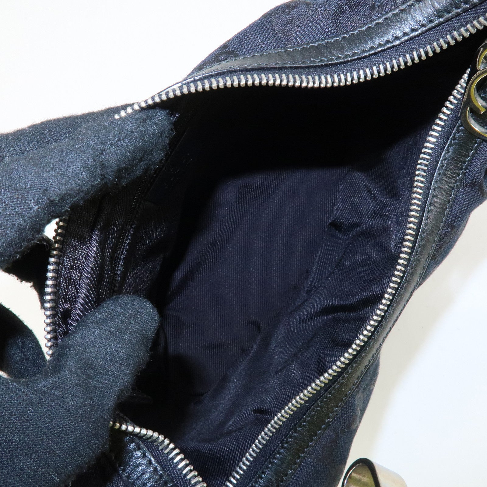 GUCCI GG Canvas Leather Shoulder Bag Black 001.3814 Used