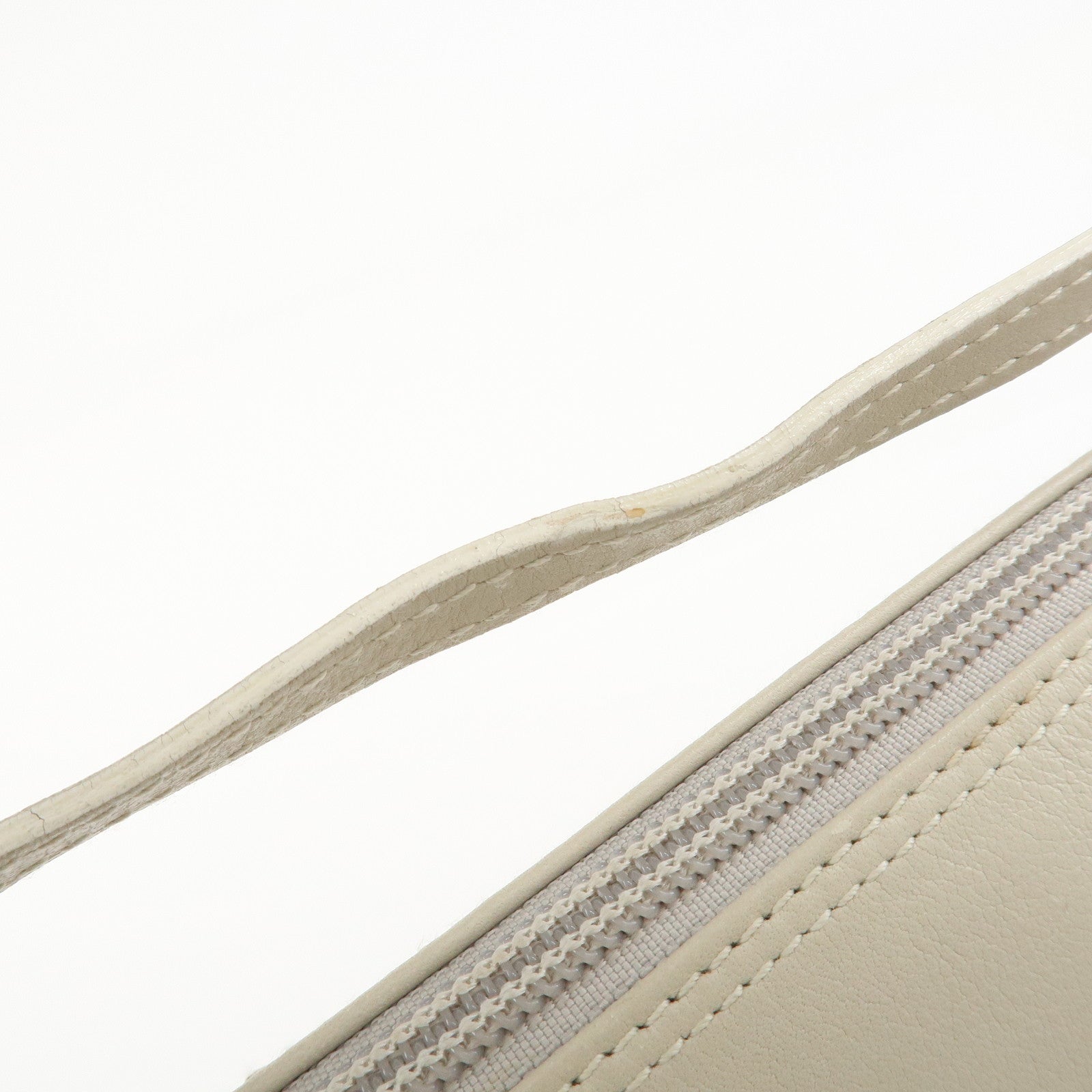 GUCCI Boat Bag Leather Pouch Hand Bag Ivory 039・1103
