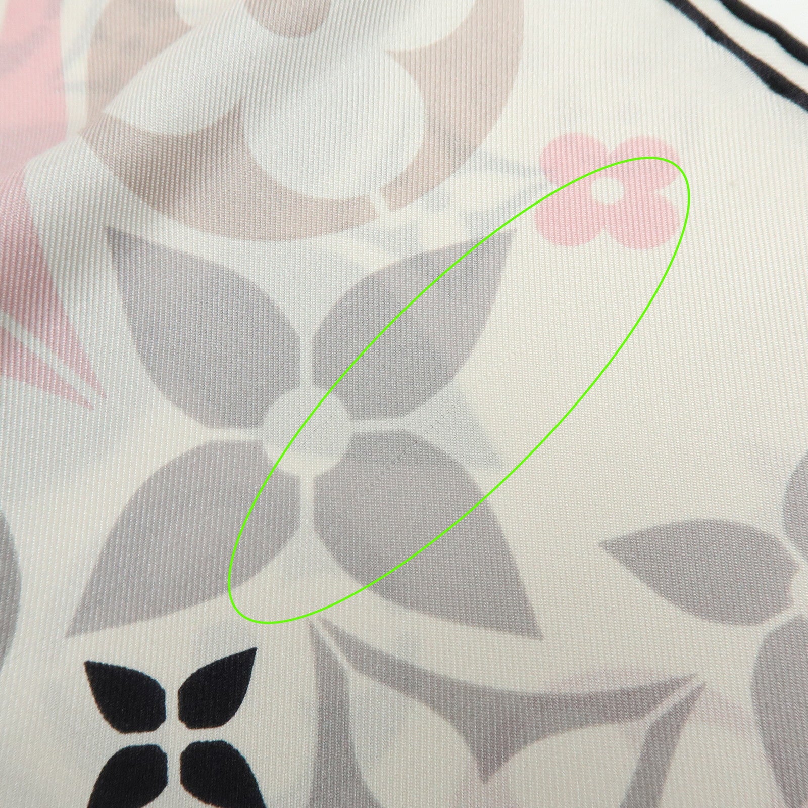 Louis Vuitton Silk 100% Scarf TRAVELLING REQUISITES Gray Light Pink