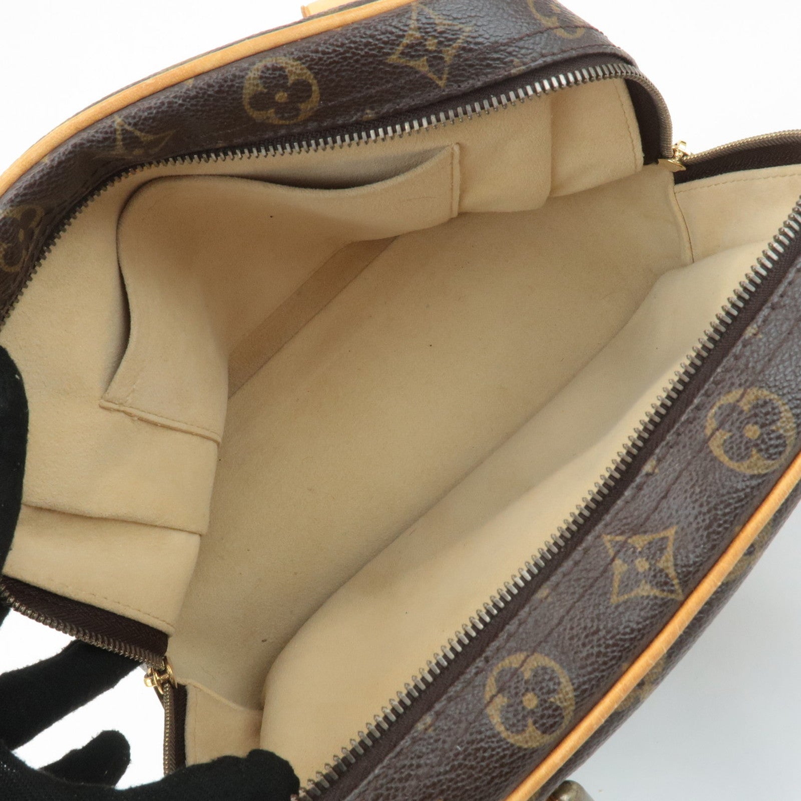 Louis Vuitton Monogram Manhattan PM Hand Bag Brown M40026