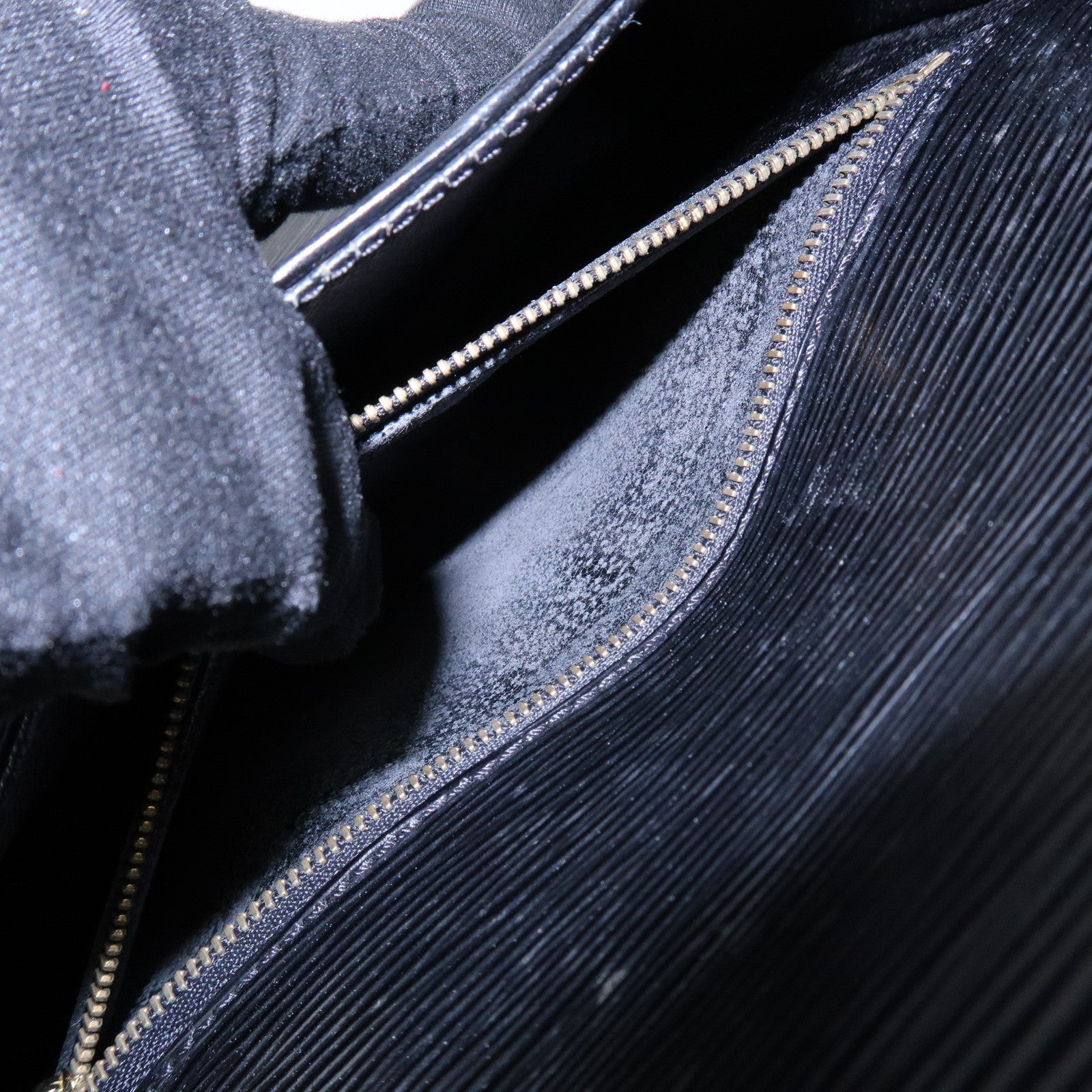 Louis Vuitton Epi Saint Cloud Shoulder Bag Black Noir M52192