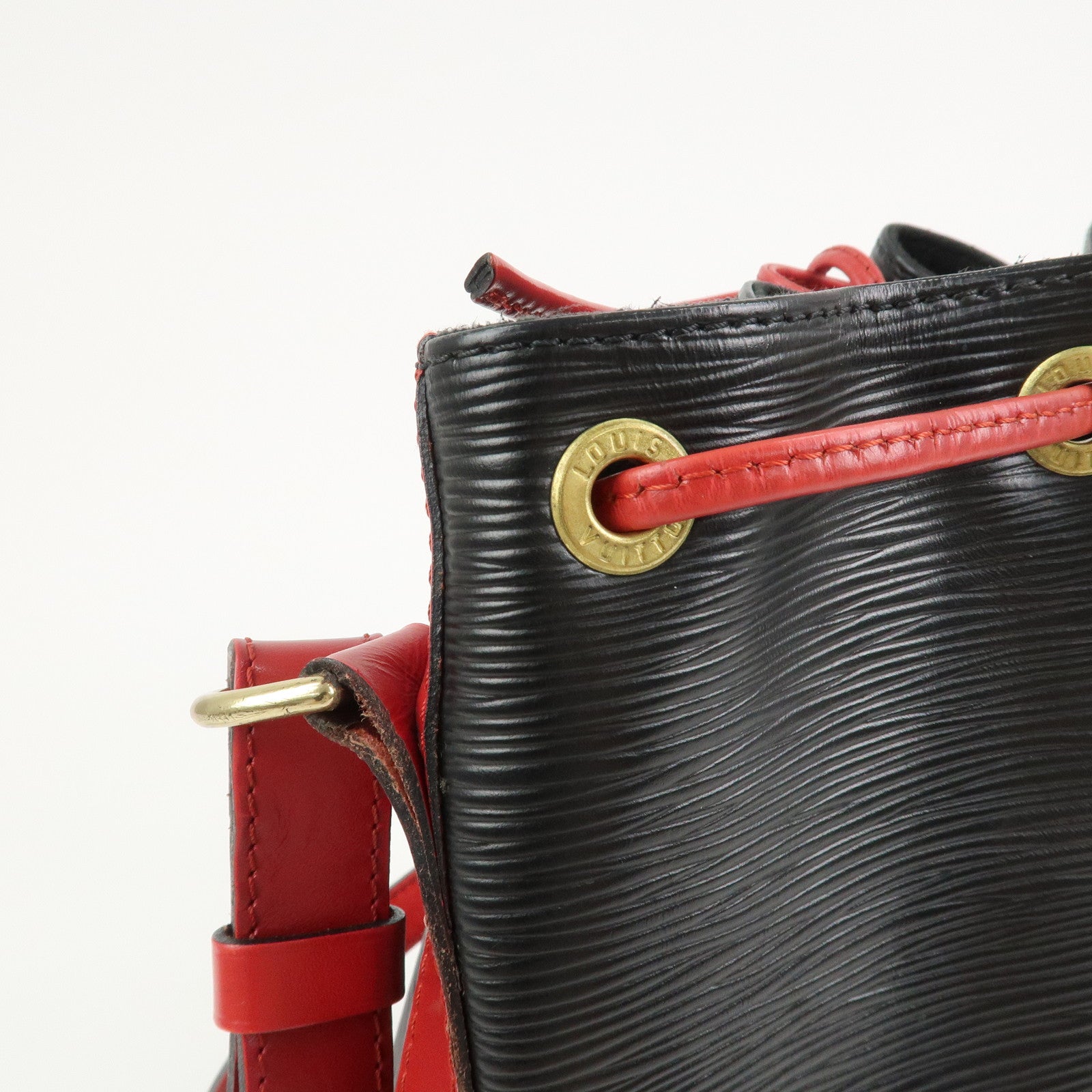 Louis Vuitton Epi Noe Shoulder Bag Noir Castilian Red M44017