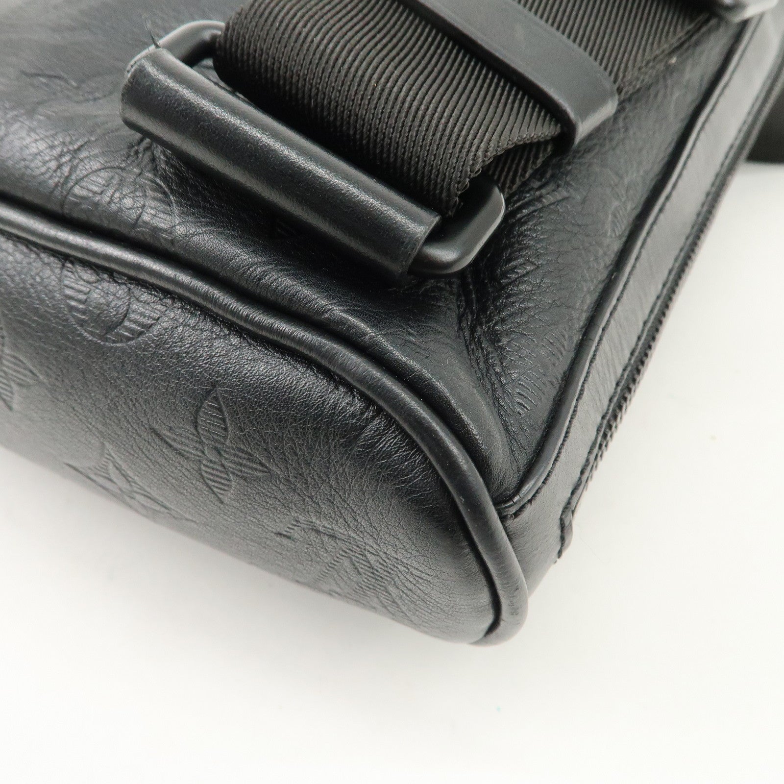 Louis Vuitton Monogram Shadow Chalk Leather Sling Bag Noir M44633 Used