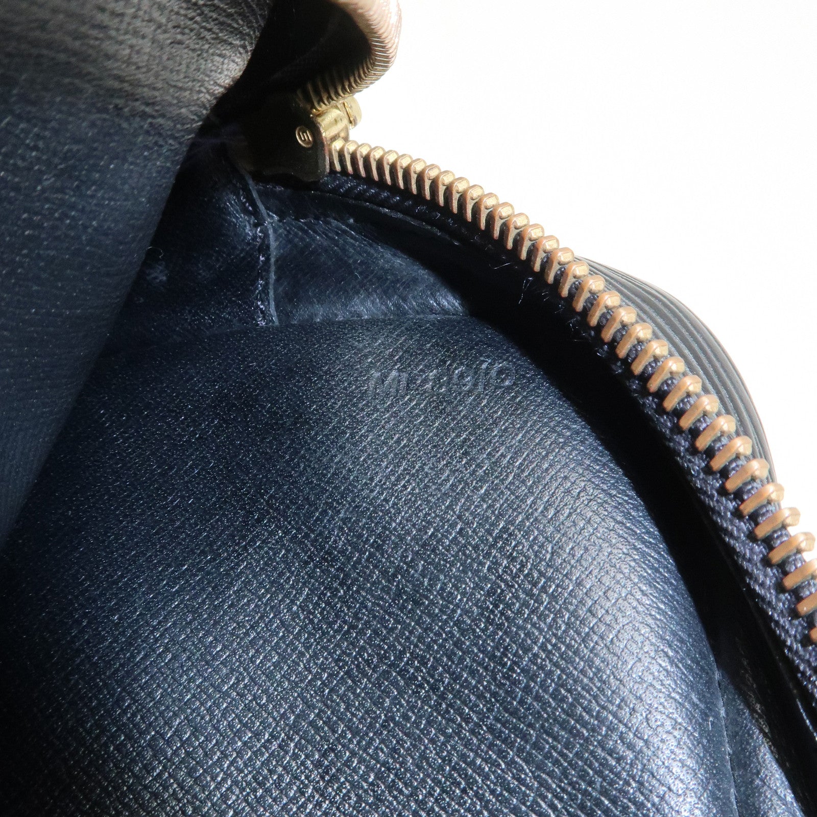 Louis Vuitton Epi Danube Shoulder Bag Crossbody Bag Noir M45632