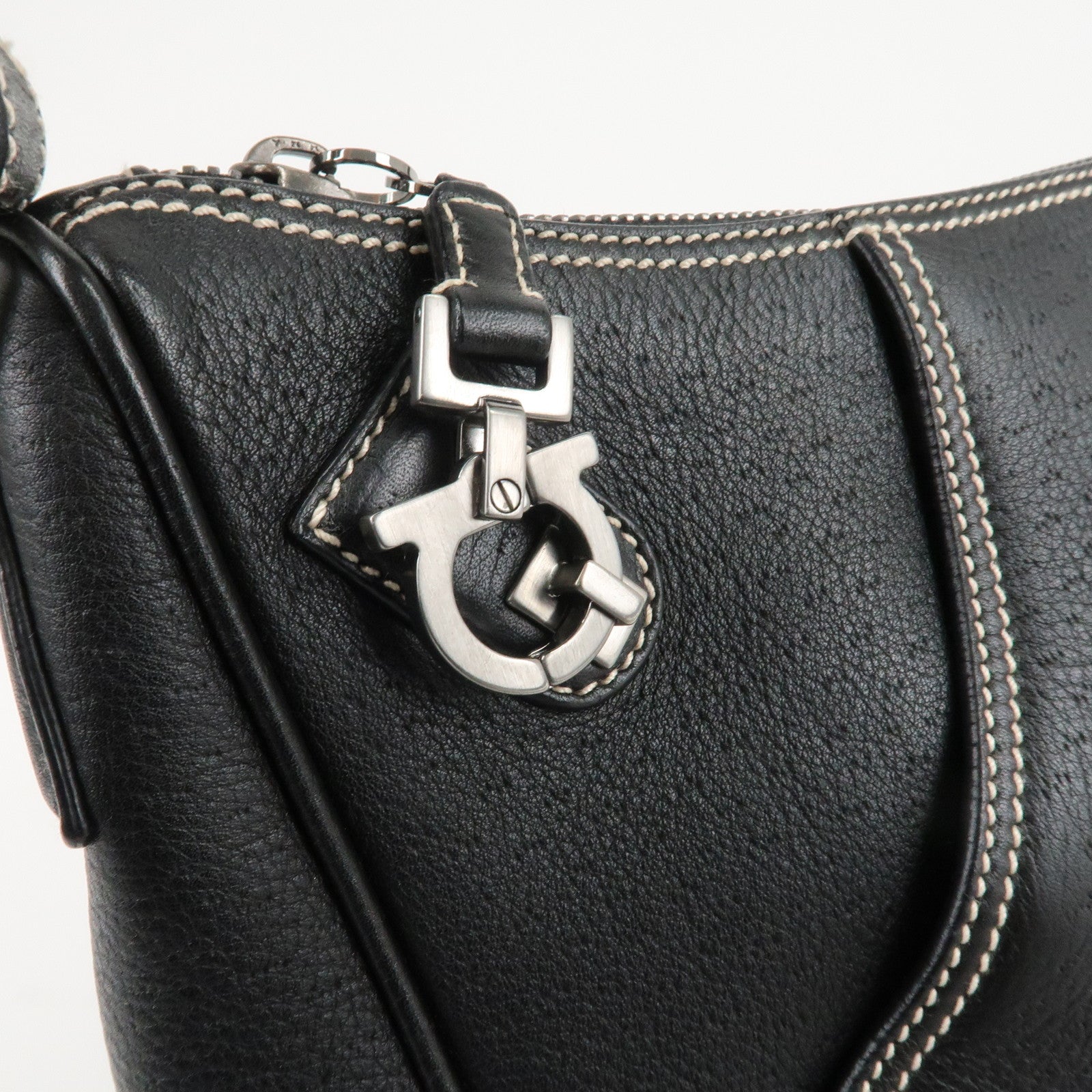 Salvatore Ferragamo Gancini Leather Shoulder Bag AF-21 3754 Used