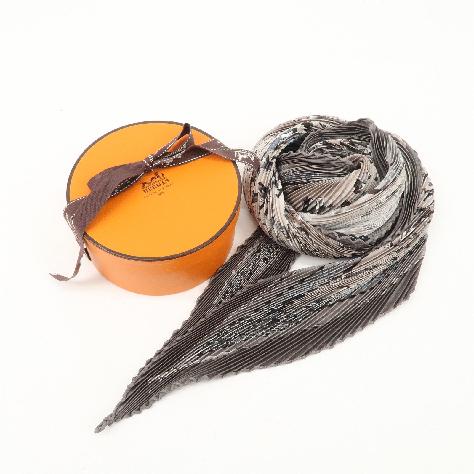 HERMES Silk 100% Pleats Carre Scarf LIBRES COMME L'AIR Gray Used