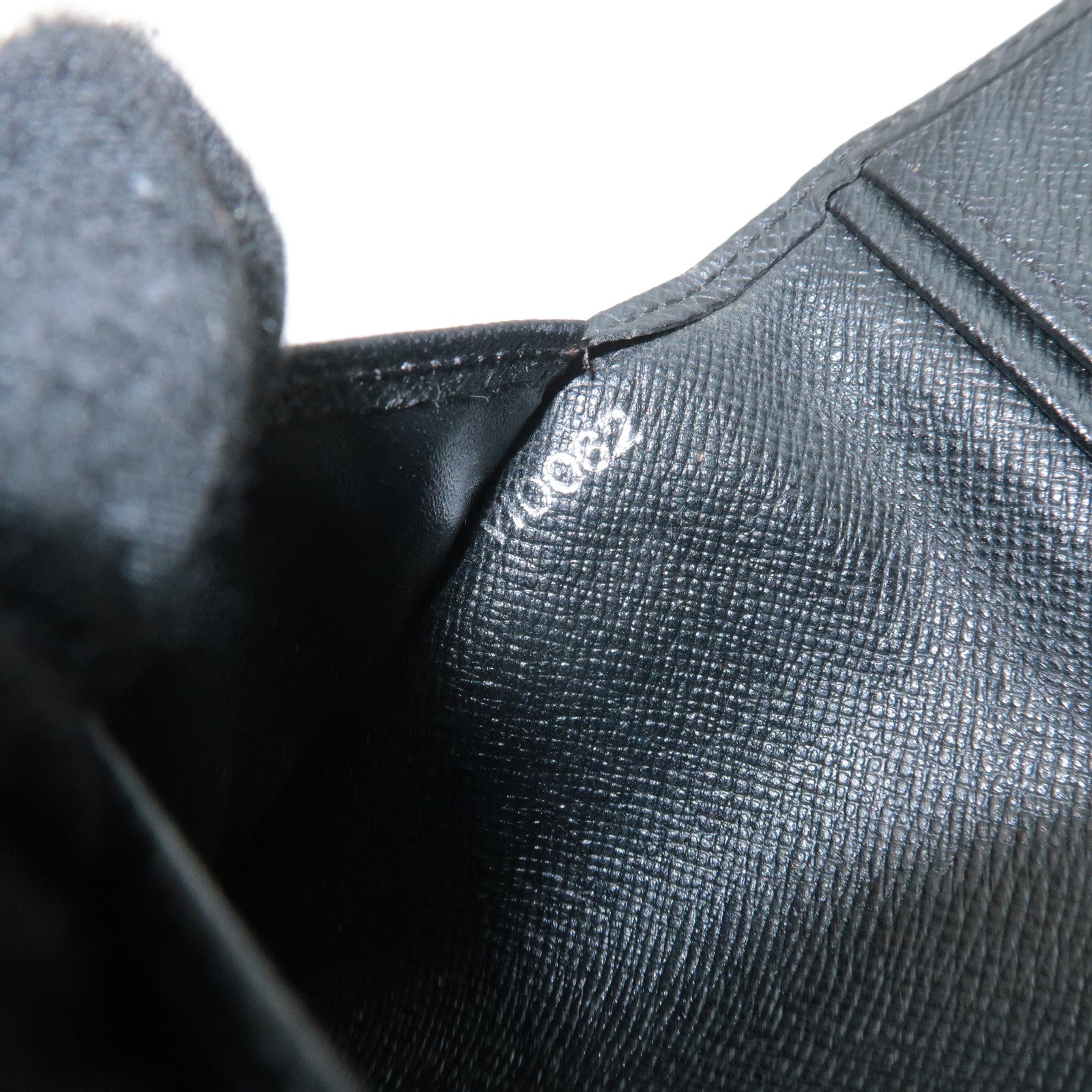 Louis Vuitton Taiga Porto Valeur Carte Credit Wallet M30392 Used