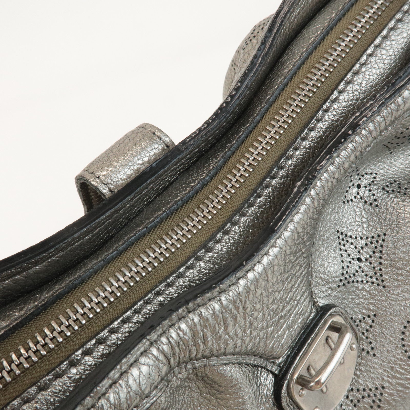 Louis Vuitton Monogram Mahina XS Shoulder Bag Metallic Silver M95718 Used