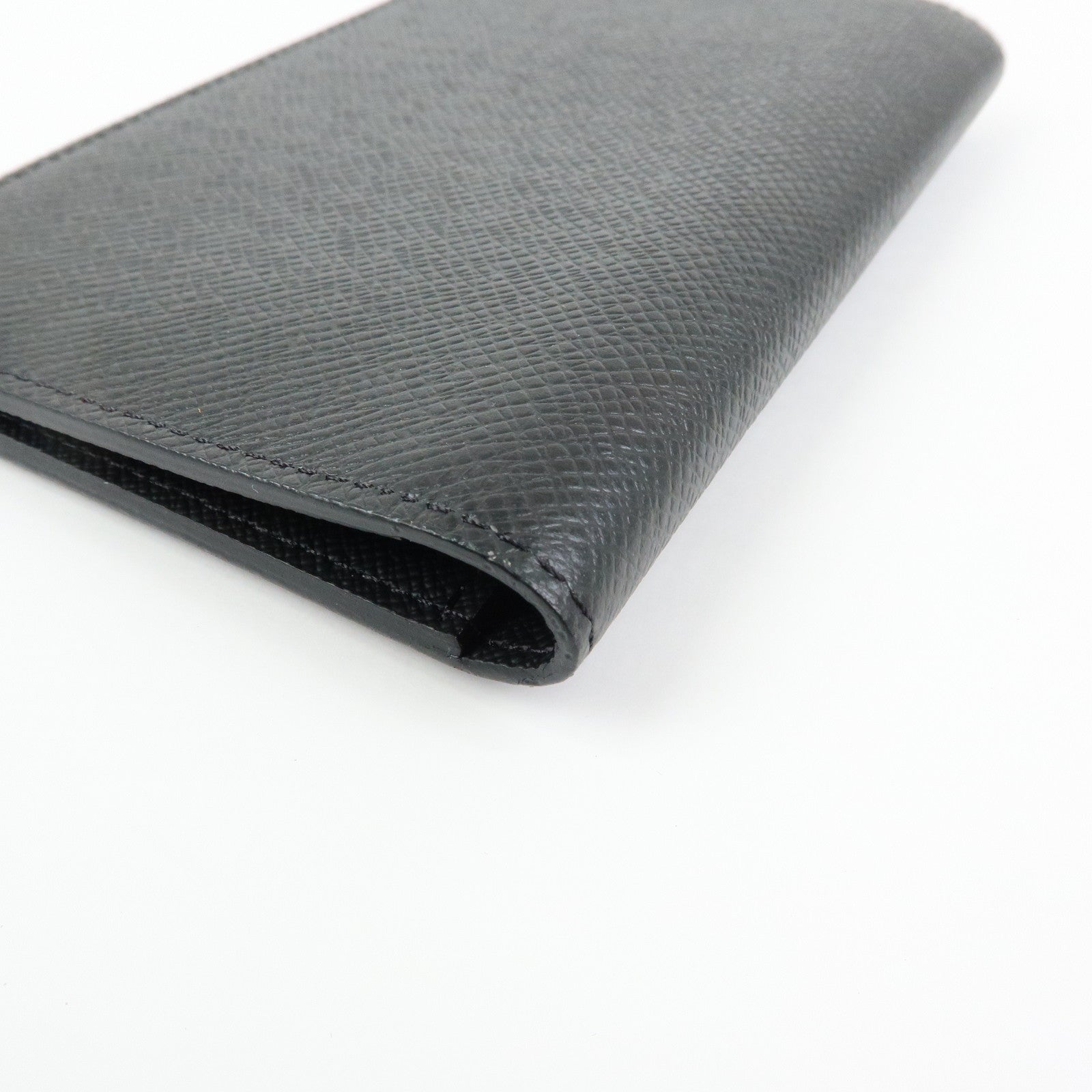 Louis Vuitton Taiga Leather Couverture Passeport NM Ardoise M64596