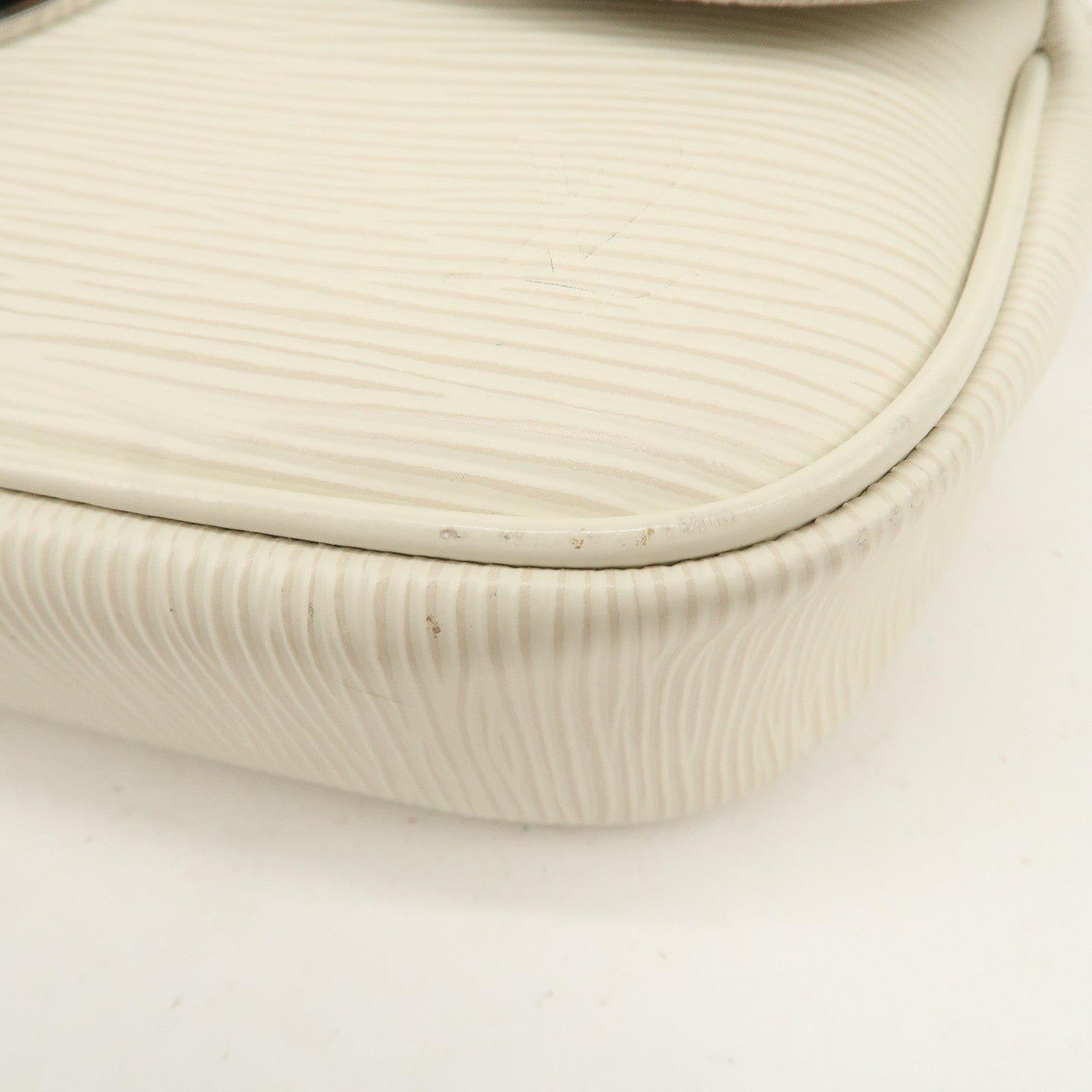 Louis Vuitton Epi Pochette Montaigne Shoulder Bag Ivoire M5929J Used