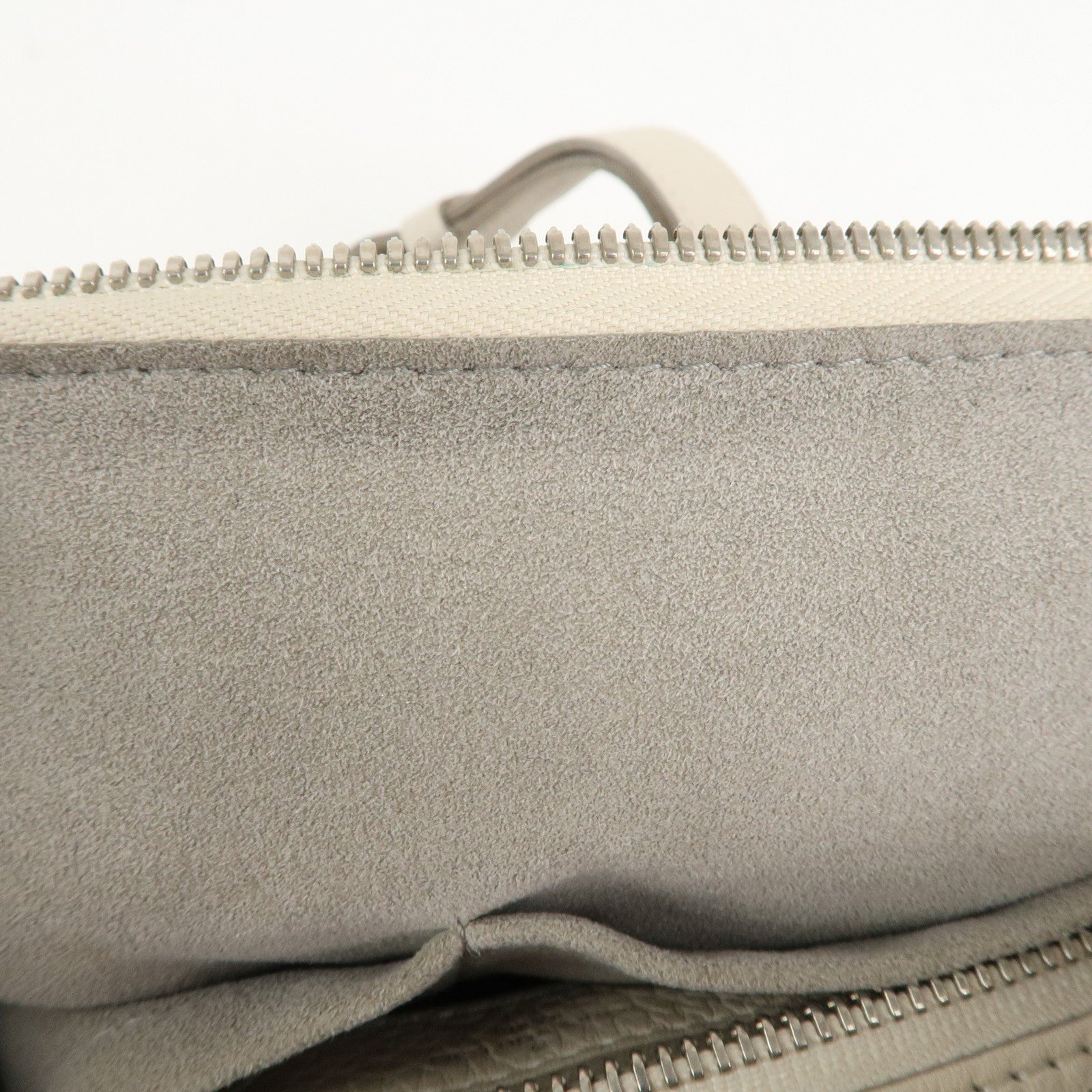Louis Vuitton Monogram Mahina Selene PM Shoulder Bag Blanc M94275