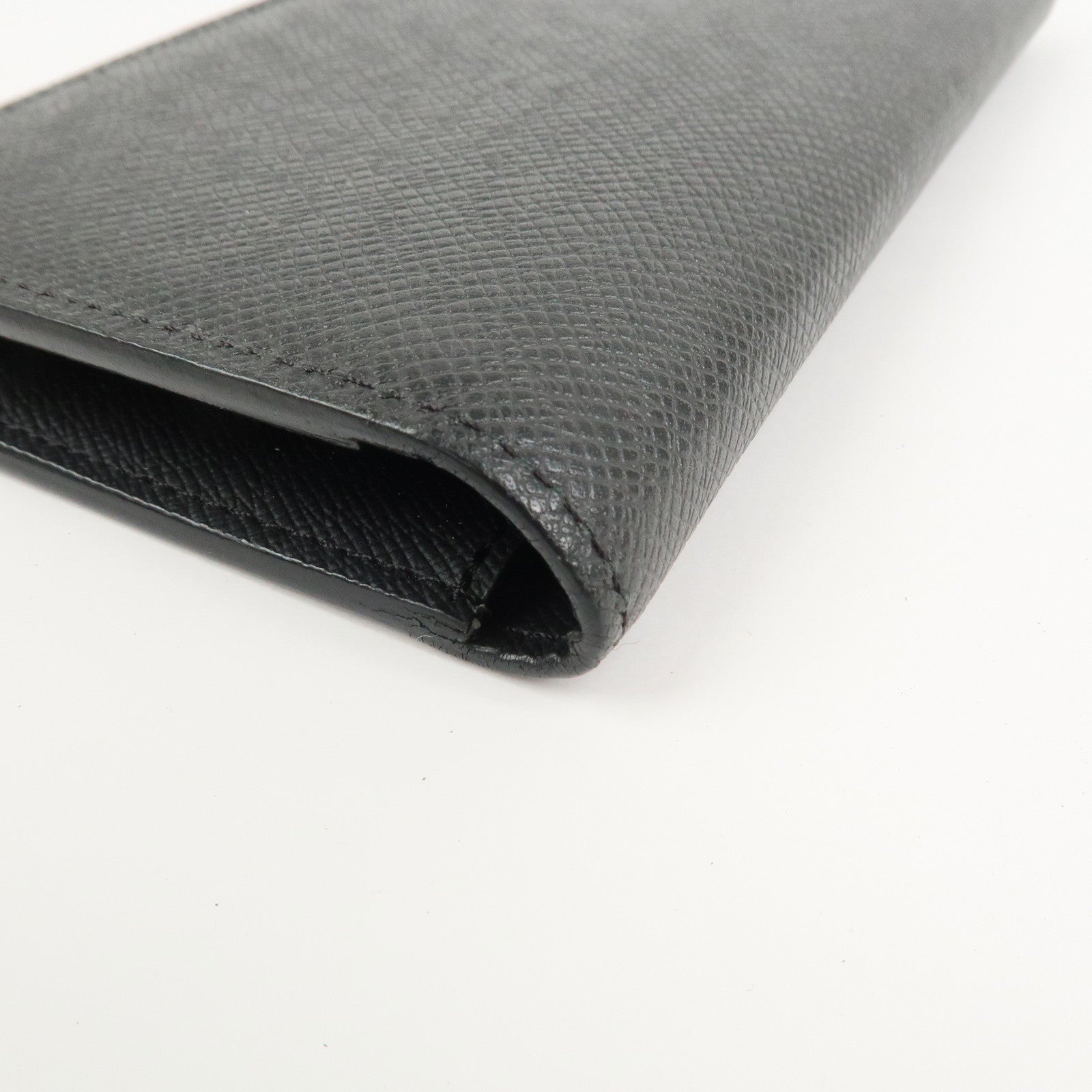 Louis Vuitton Taiga Portefeuille Brazza Bi-fold Long Wallet M30501
