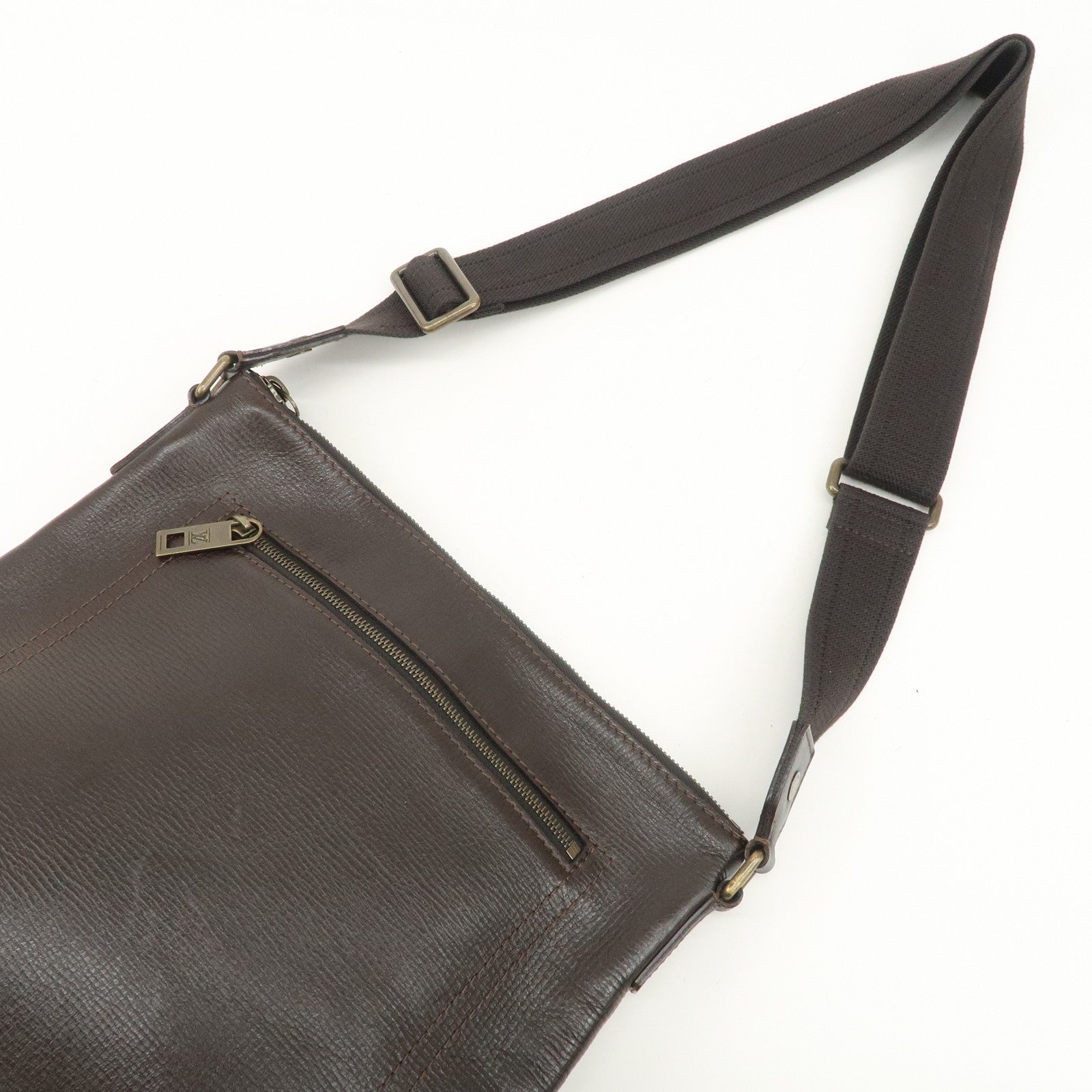 Louis Vuitton Utah Leather Shawnee MM Shoulder Bag Cafe M93453
