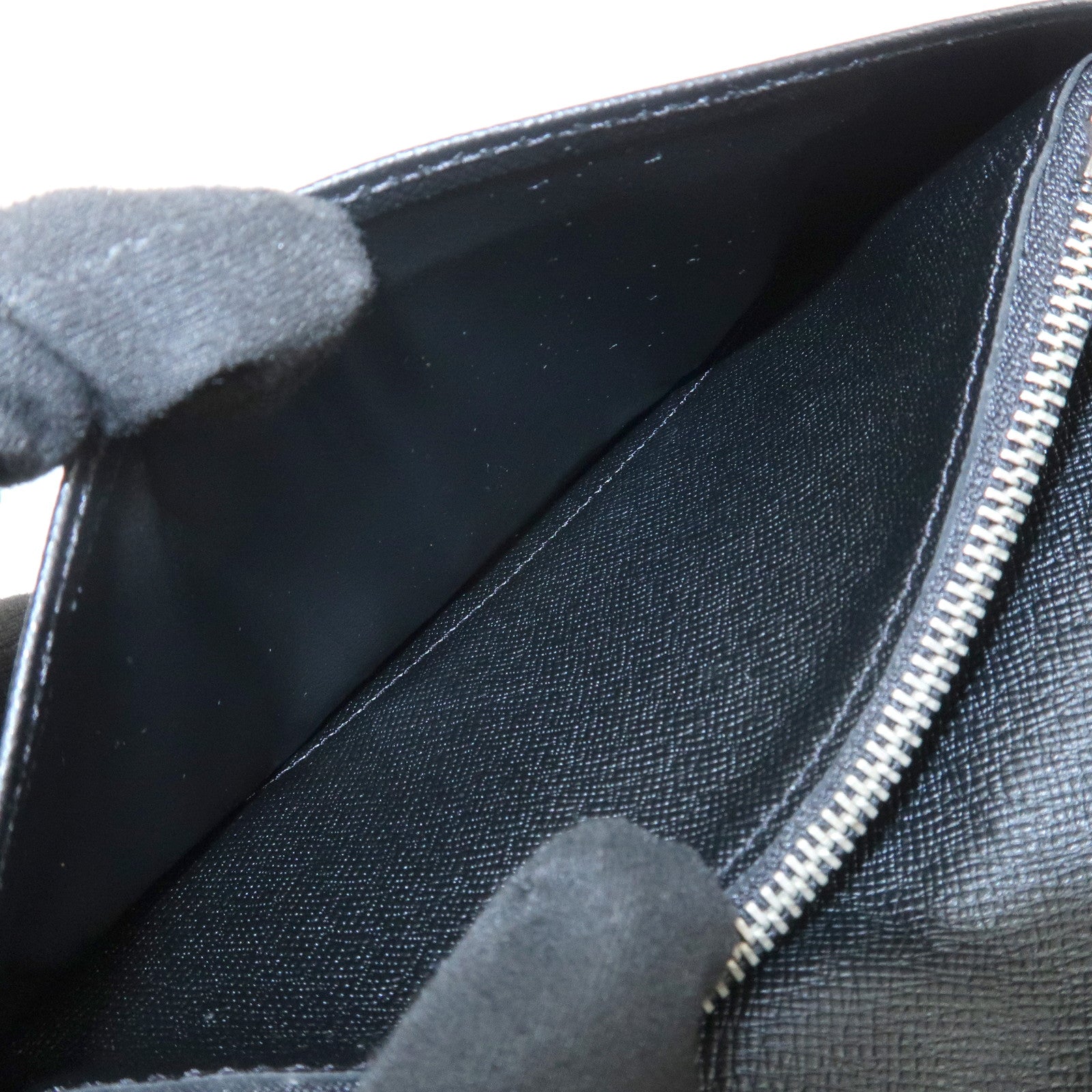 Louis Vuitton Taiga Portefeuille Brazza Bi-fold Long Wallet M30501