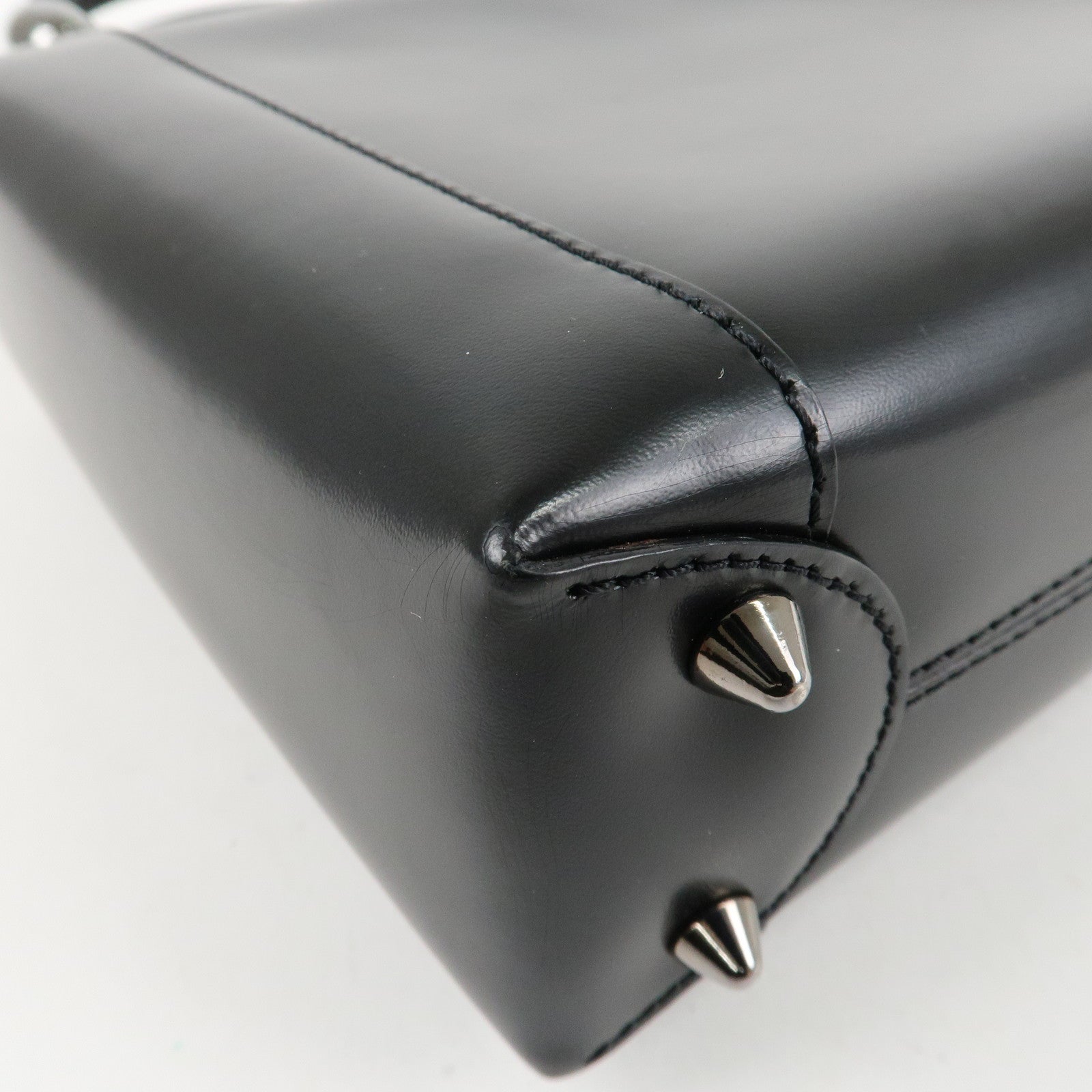 Christian Dior Enamel Leather Maris Pearl Hand Bag Black Used