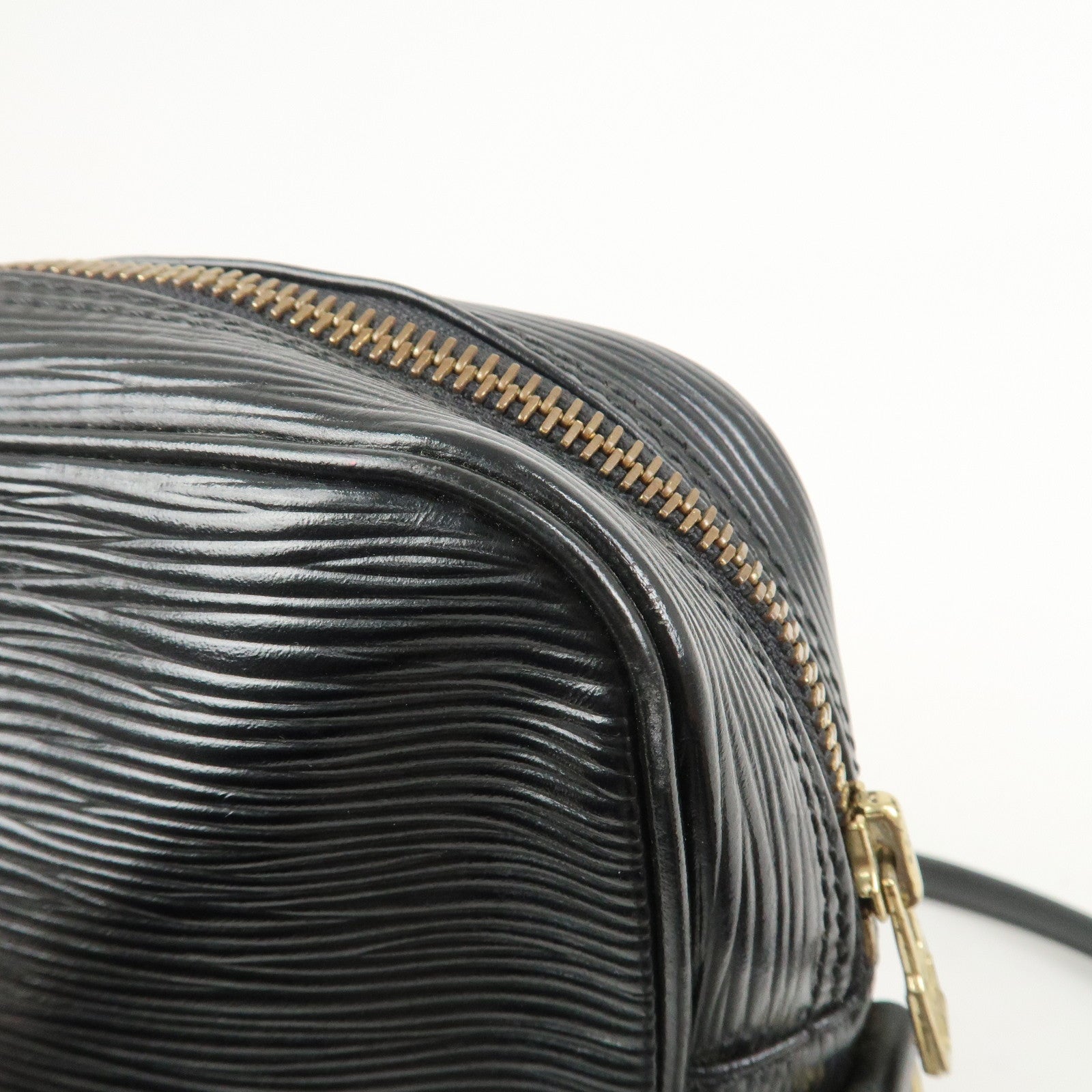 Louis Vuitton Epi Danube Shoulder Bag Crossbody Bag Noir M45632