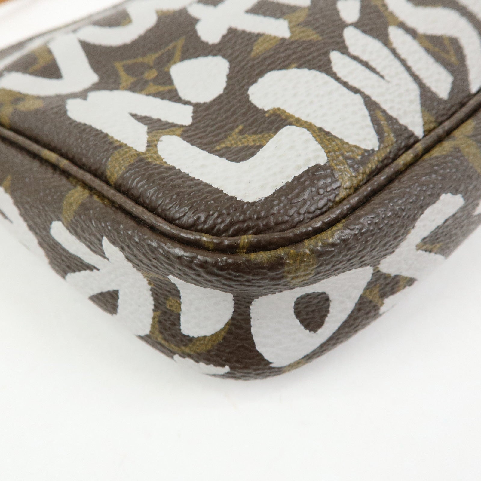 Louis Vuitton Monogram Graffiti Pochette Accessoires Pouch M92192