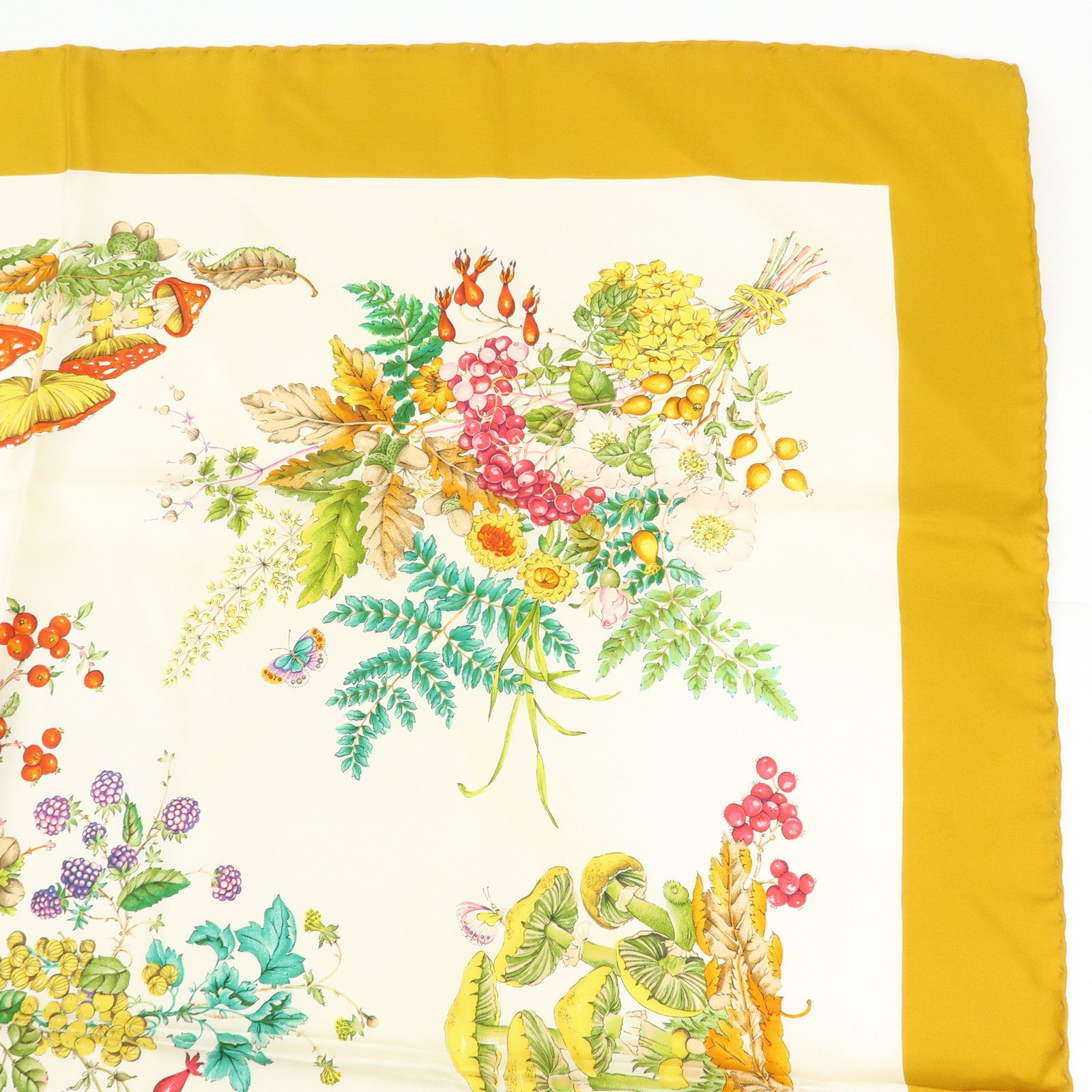GUCCI Silk 100% Scarf Botanical Garden Mastard Yellow White