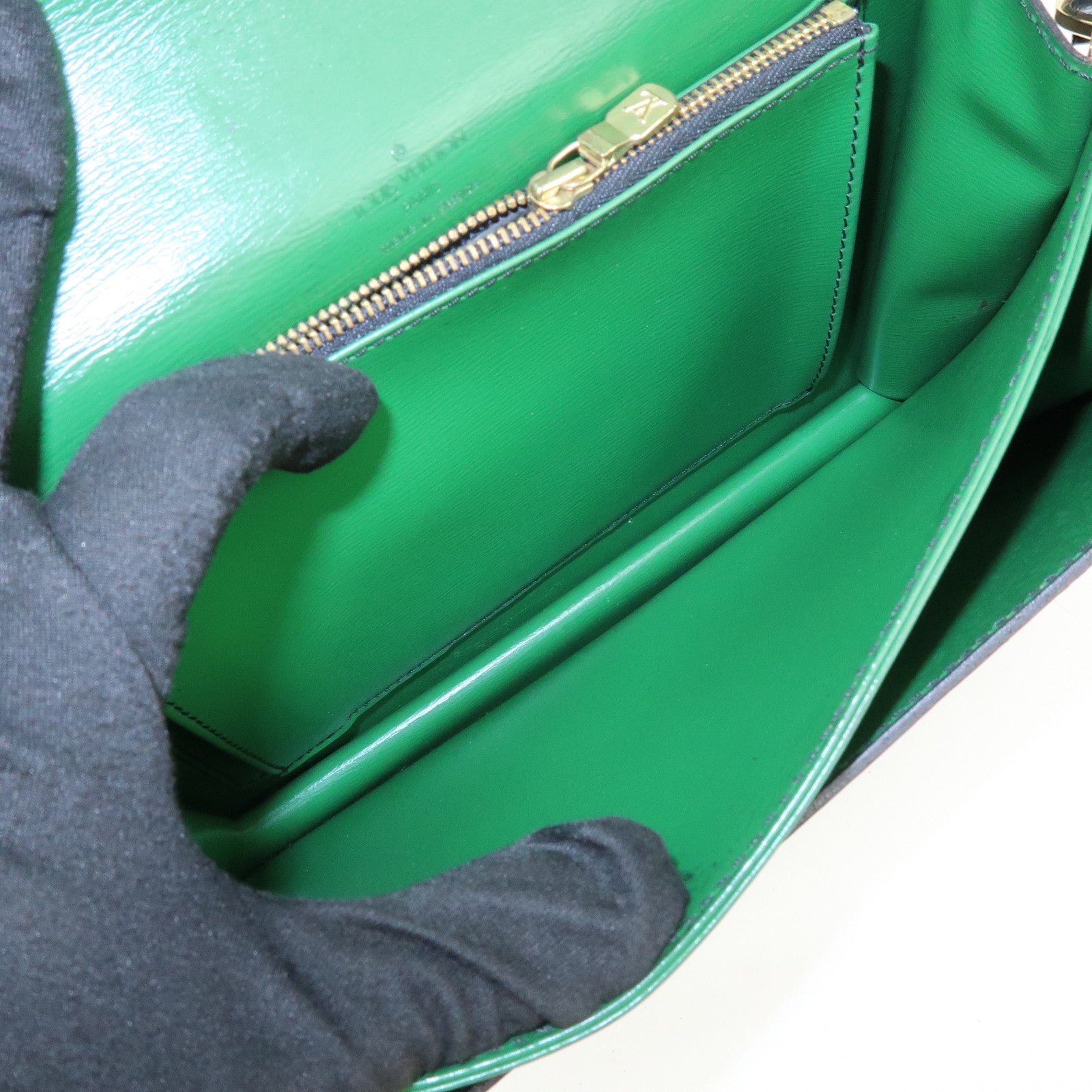 Louis Vuitton Epi Free Run Shoulder Bag Noir Borneo Green M52414