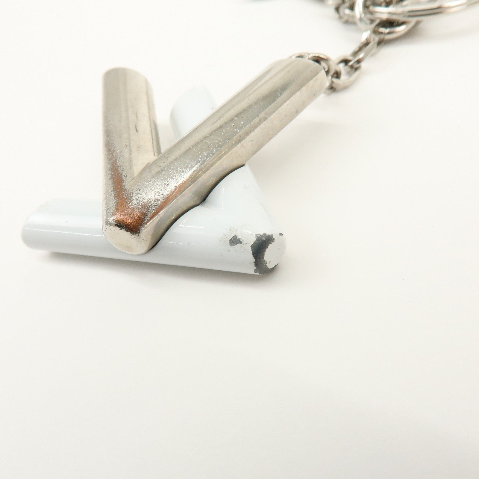 Louis Vuitton Twist Metal Bag Charm Key Holder Silver White M68010
