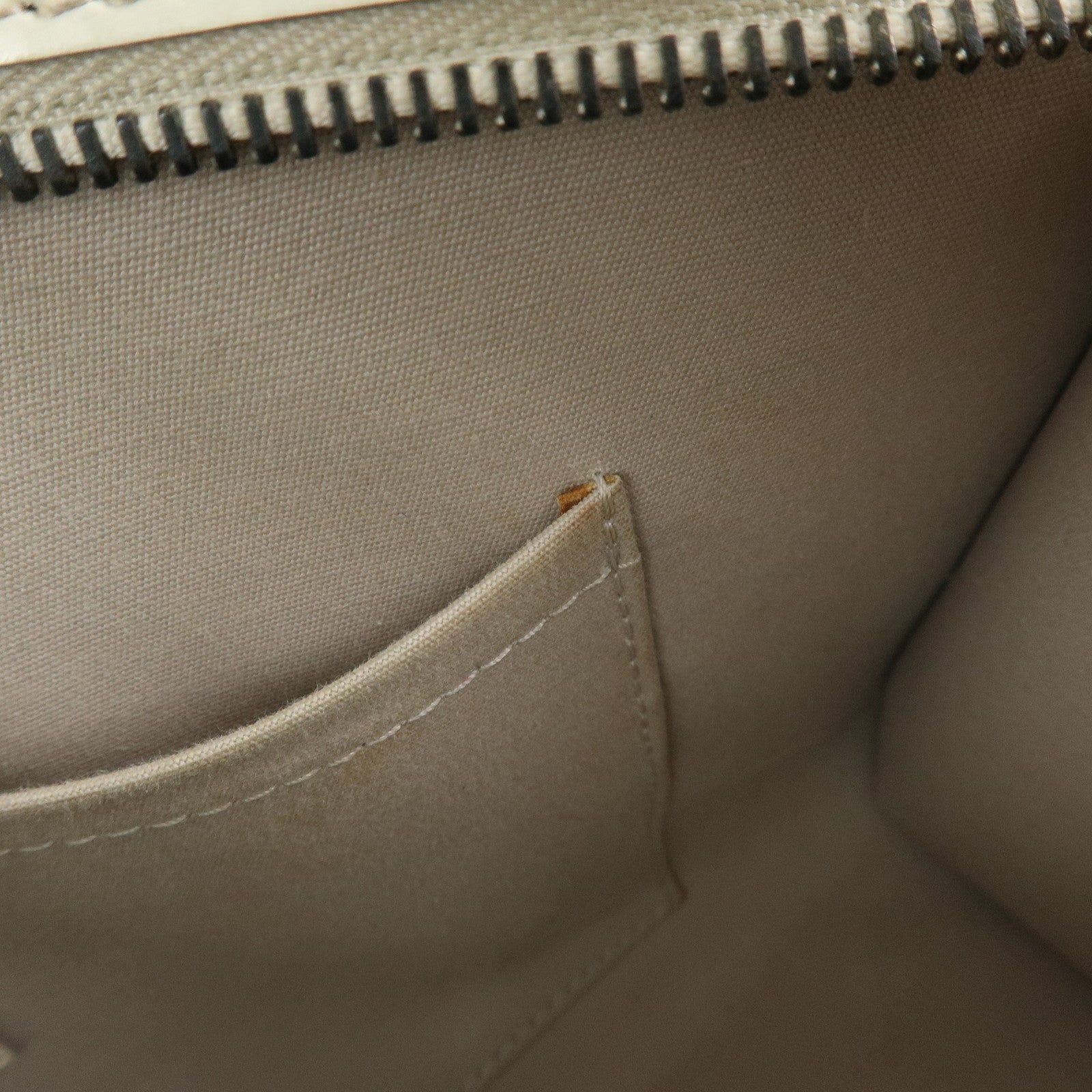 Louis Vuitton Epi Madeleine PM Hand Bag Ivoire White M5933J