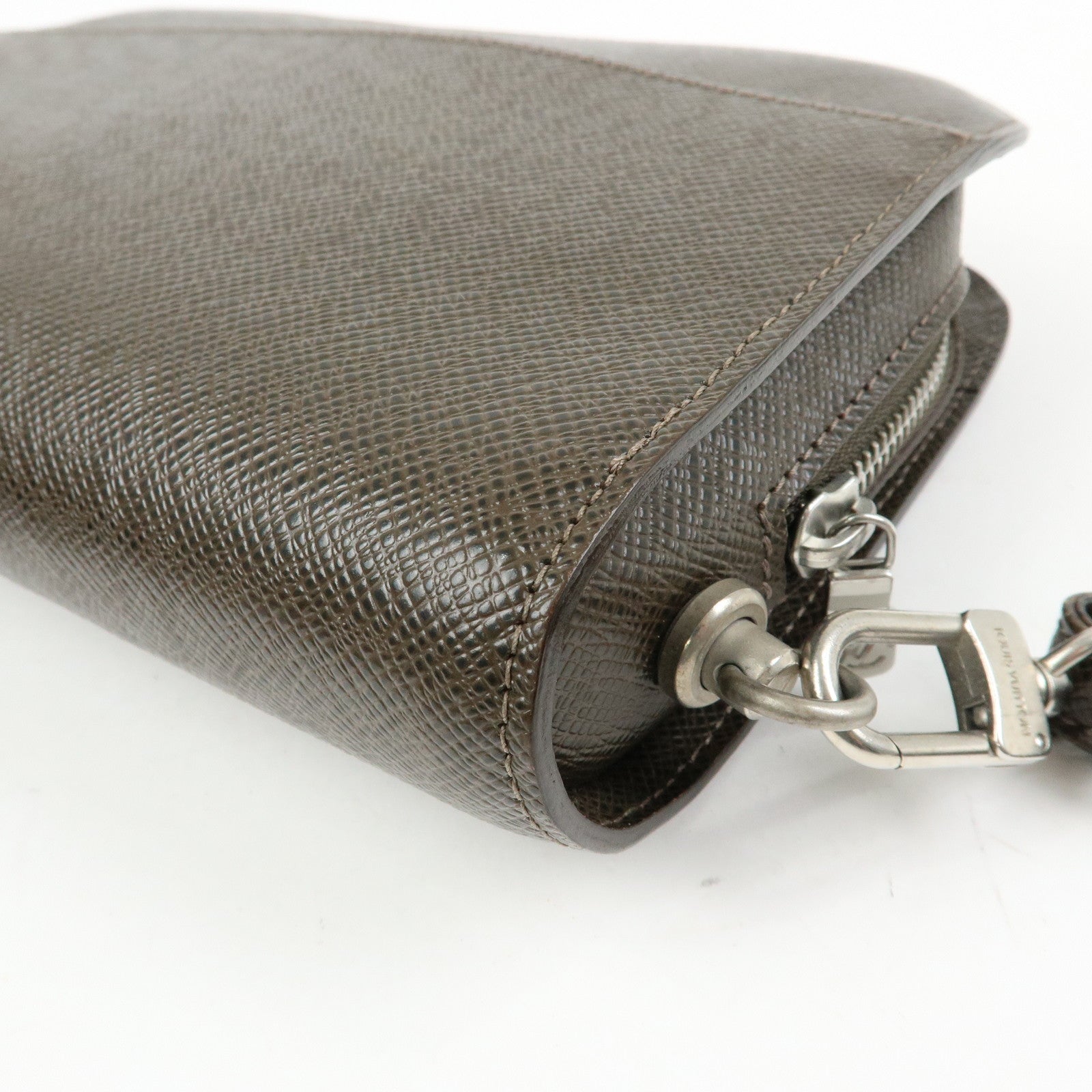 Louis Vuitton Taiga Organizer de Poche Clutch Bag Grizzly M30183