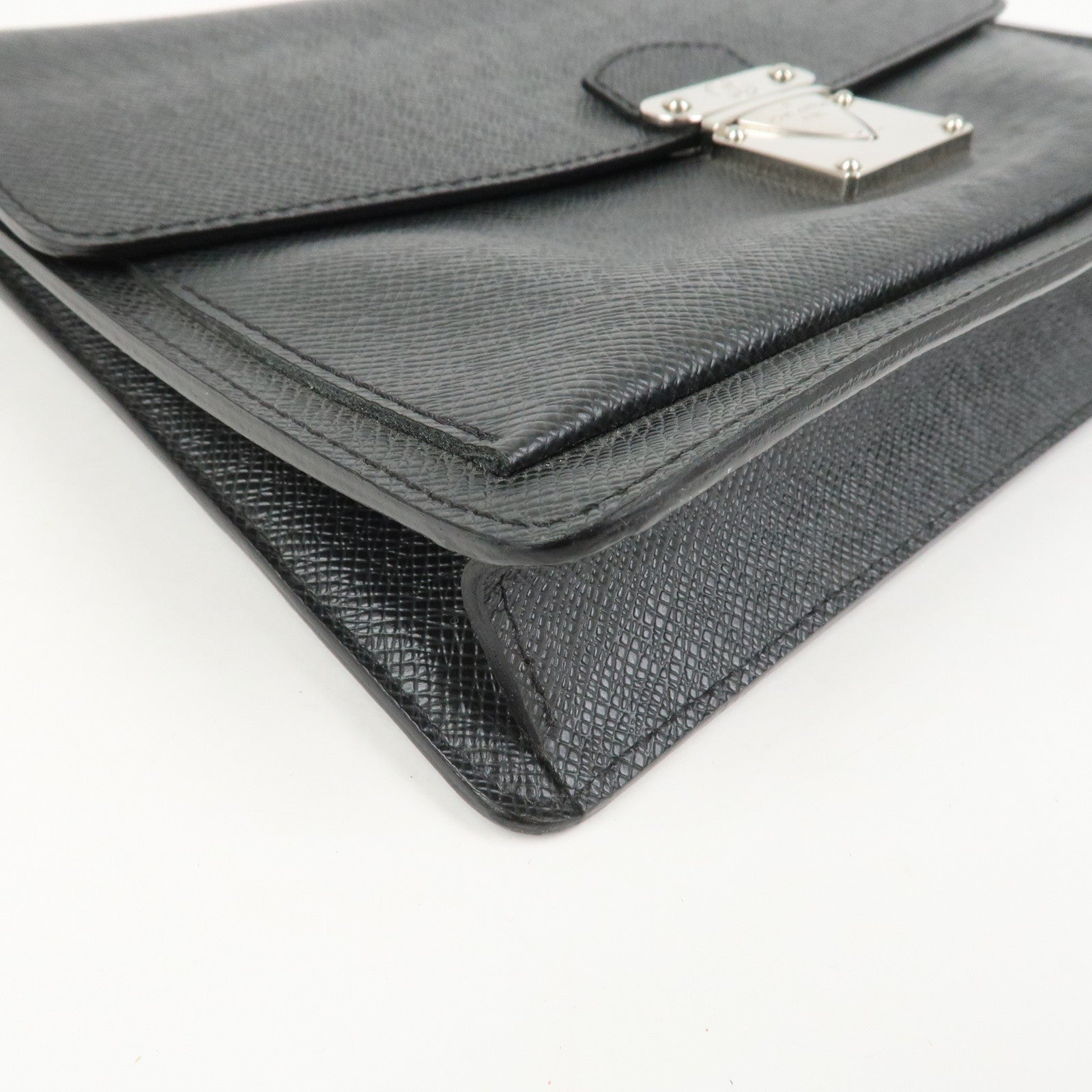 Louis Vuitton Taiga Veraiya Clutch Bag Ardoise M32592