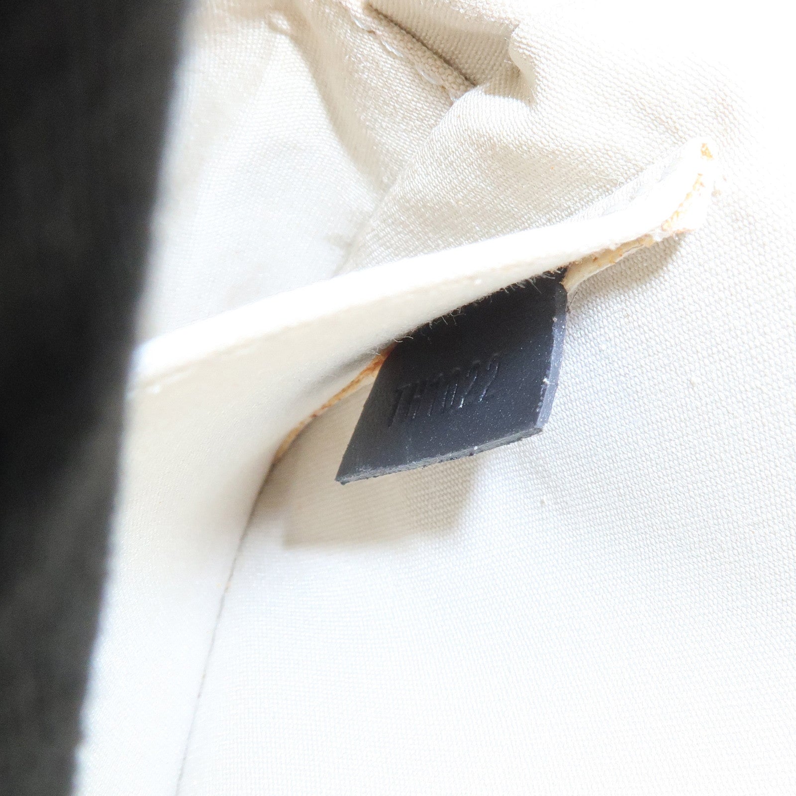 Louis Vuitton Monogram Mini Canvas Juliette MM Shoulder Bag M92315