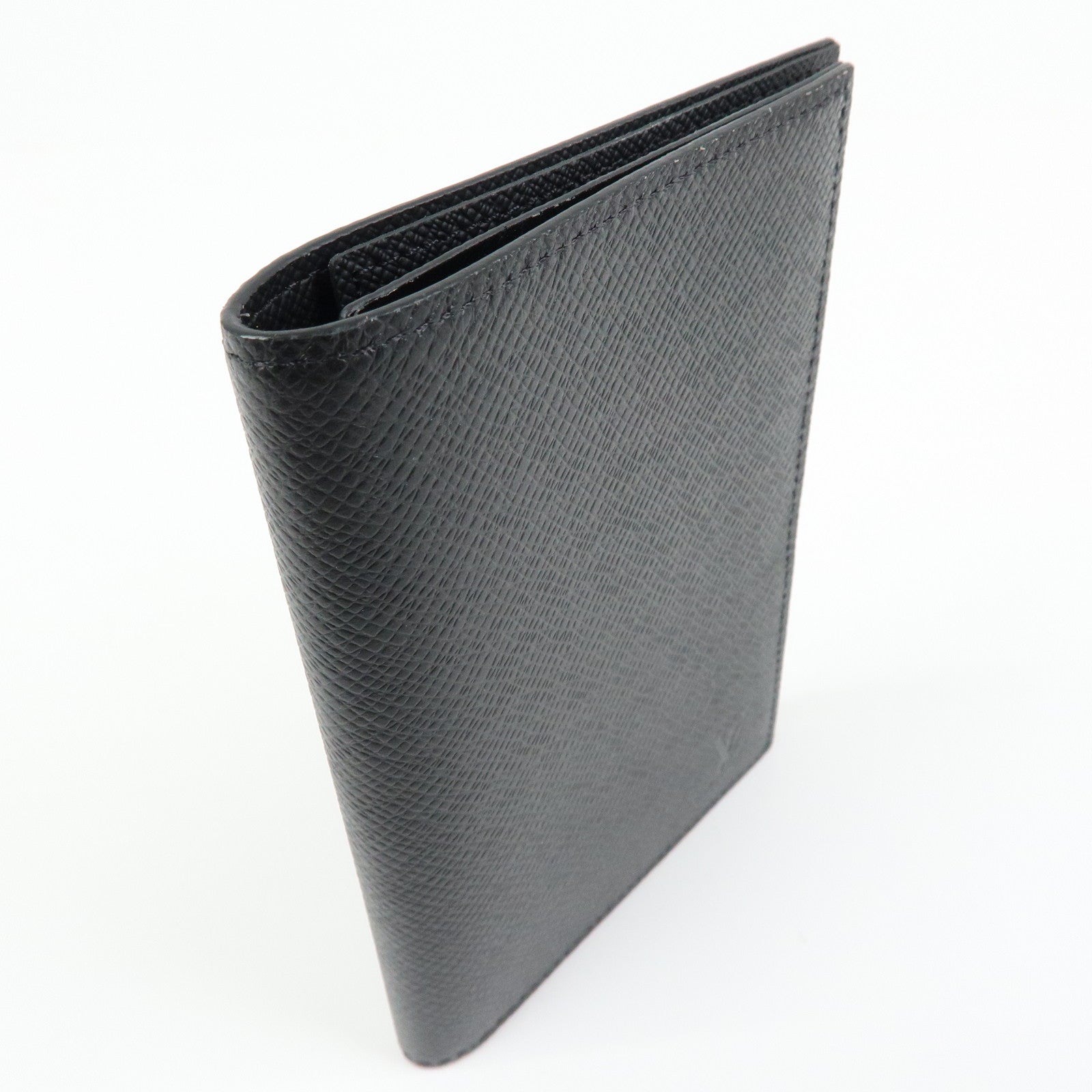 Louis Vuitton Taiga Leather Couverture Passeport NM Ardoise M64596