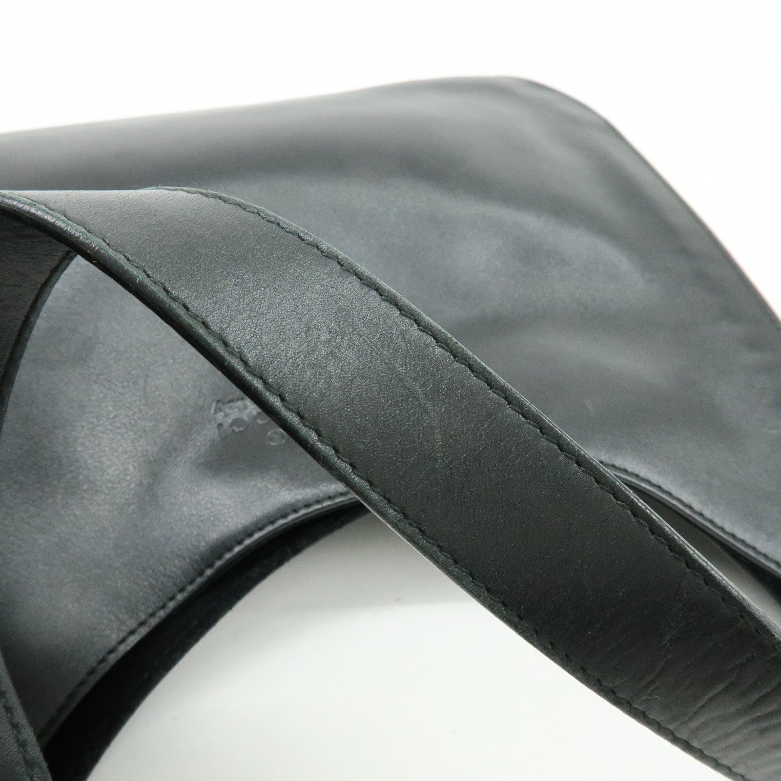 GUCCI Logo Leather Shoulder Bag Hand Bag Black 001・3767