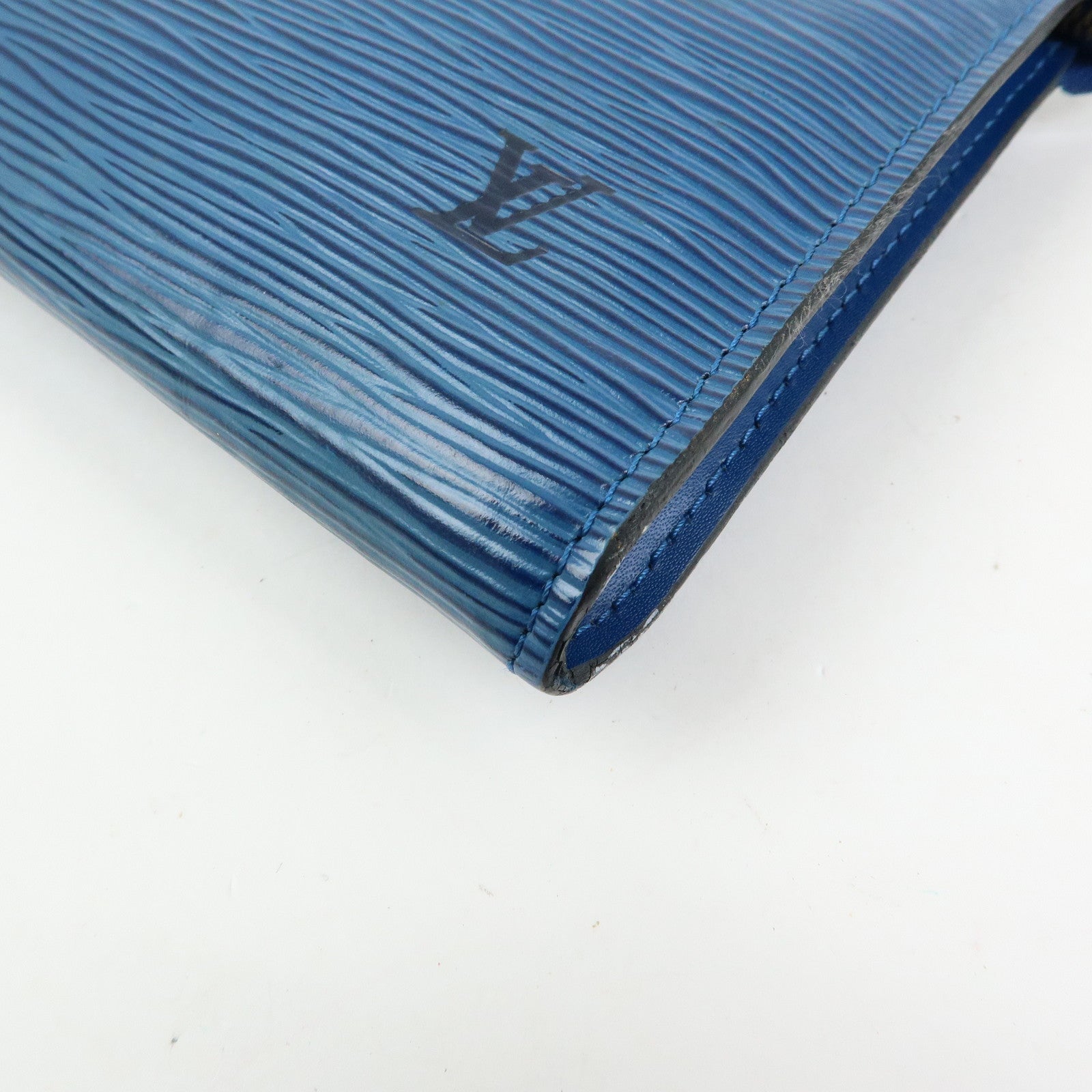 Louis Vuitton Epi Pochette Accessoires Pouch Toledo Blue M52945