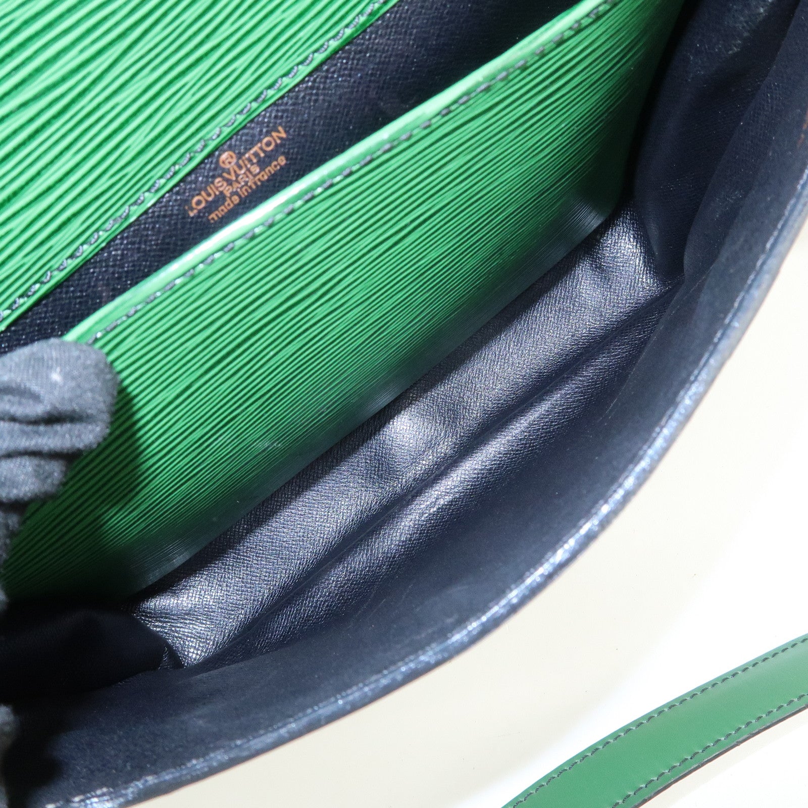 Louis Vuitton Epi Cartouchiere MM Shoulder Bag Borneo Green M52244