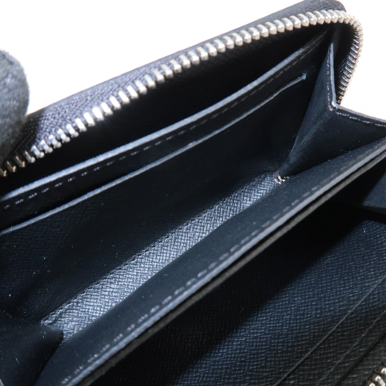 Louis Vuitton Taiga Zippy Coin Purse Coin Case Noir Black M30511