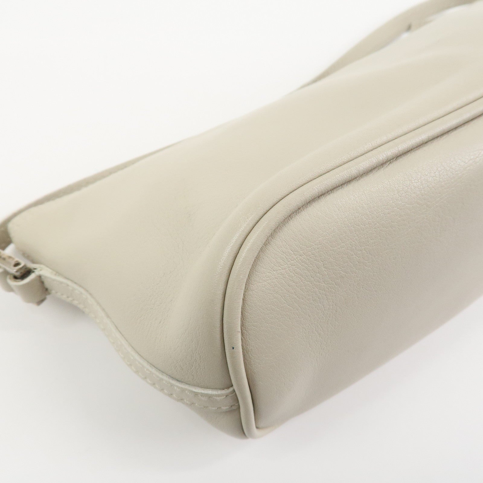 GUCCI Boat Bag Leather Pouch Hand Bag Ivory 039・1103