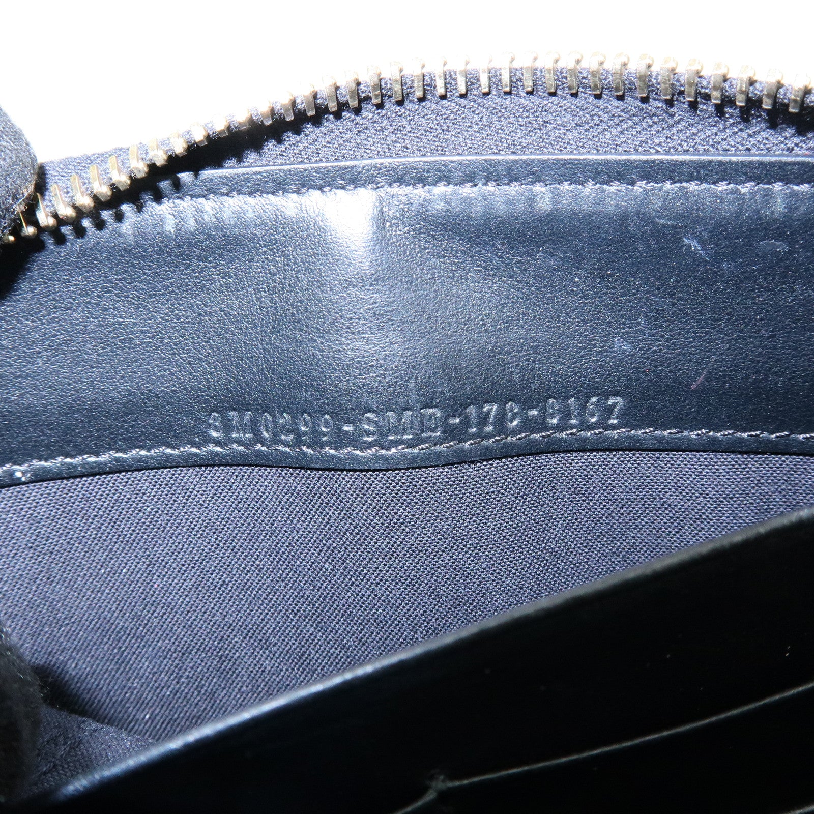 FENDI Leather Round Zippy Long Wallet Black 8M0299