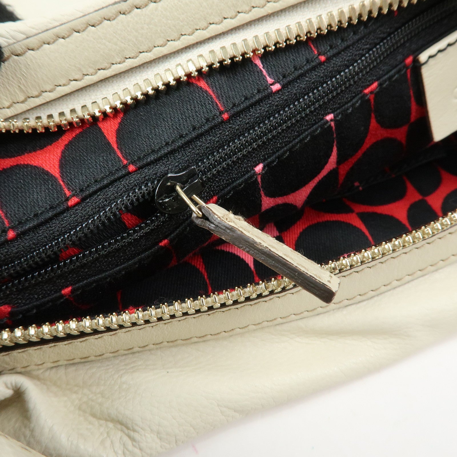 GUCCI Interlocking G Crest Leather Shoulder Bag Ivory 181492