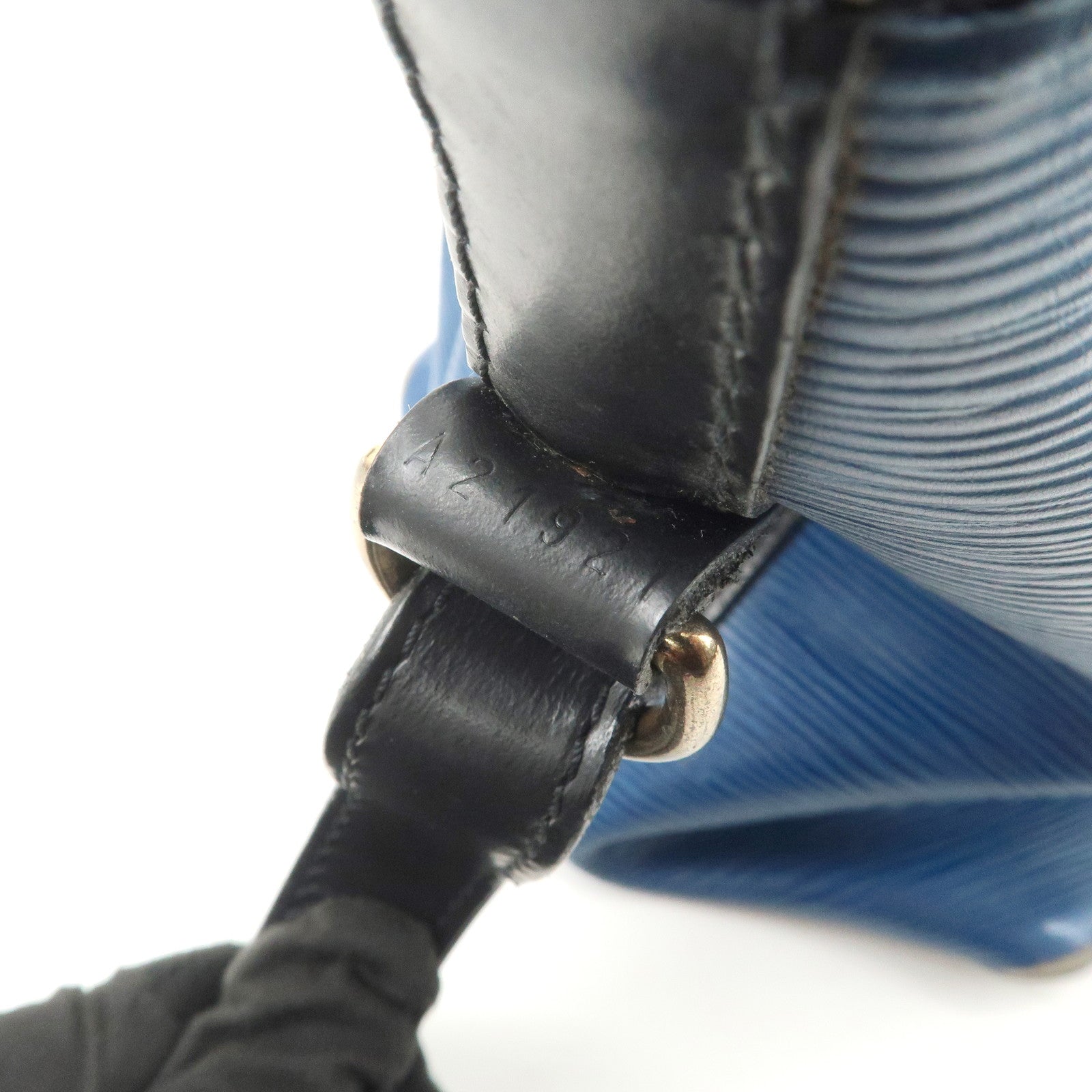 Louis Vuitton Epi Petit Noe Bi-color Shoulder Bag Noir Blue M44152