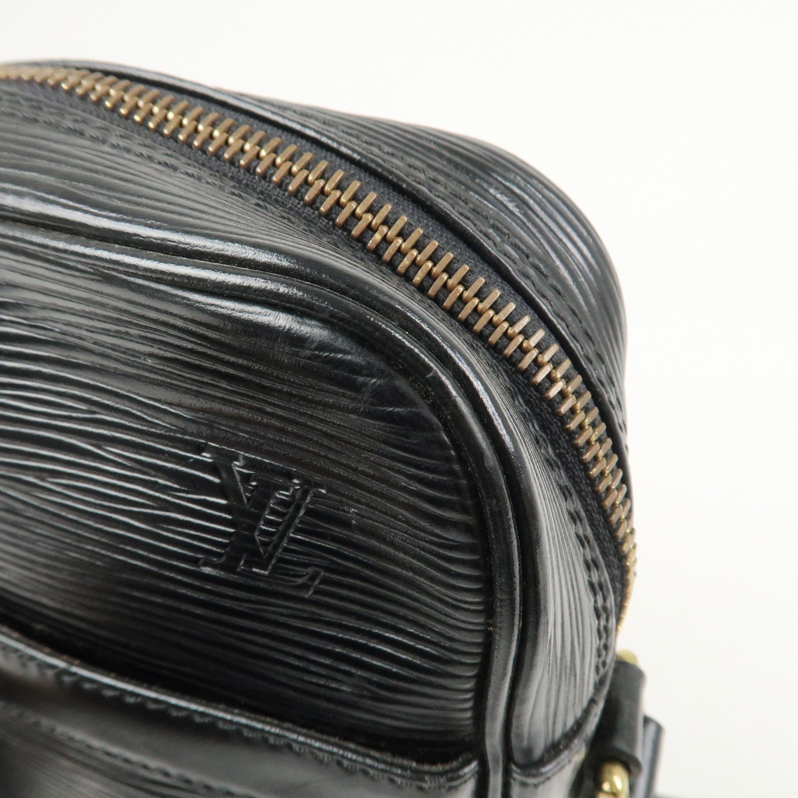 Louis Vuitton Epi Danube Shoulder Bag Crossbody Bag Noir M45632