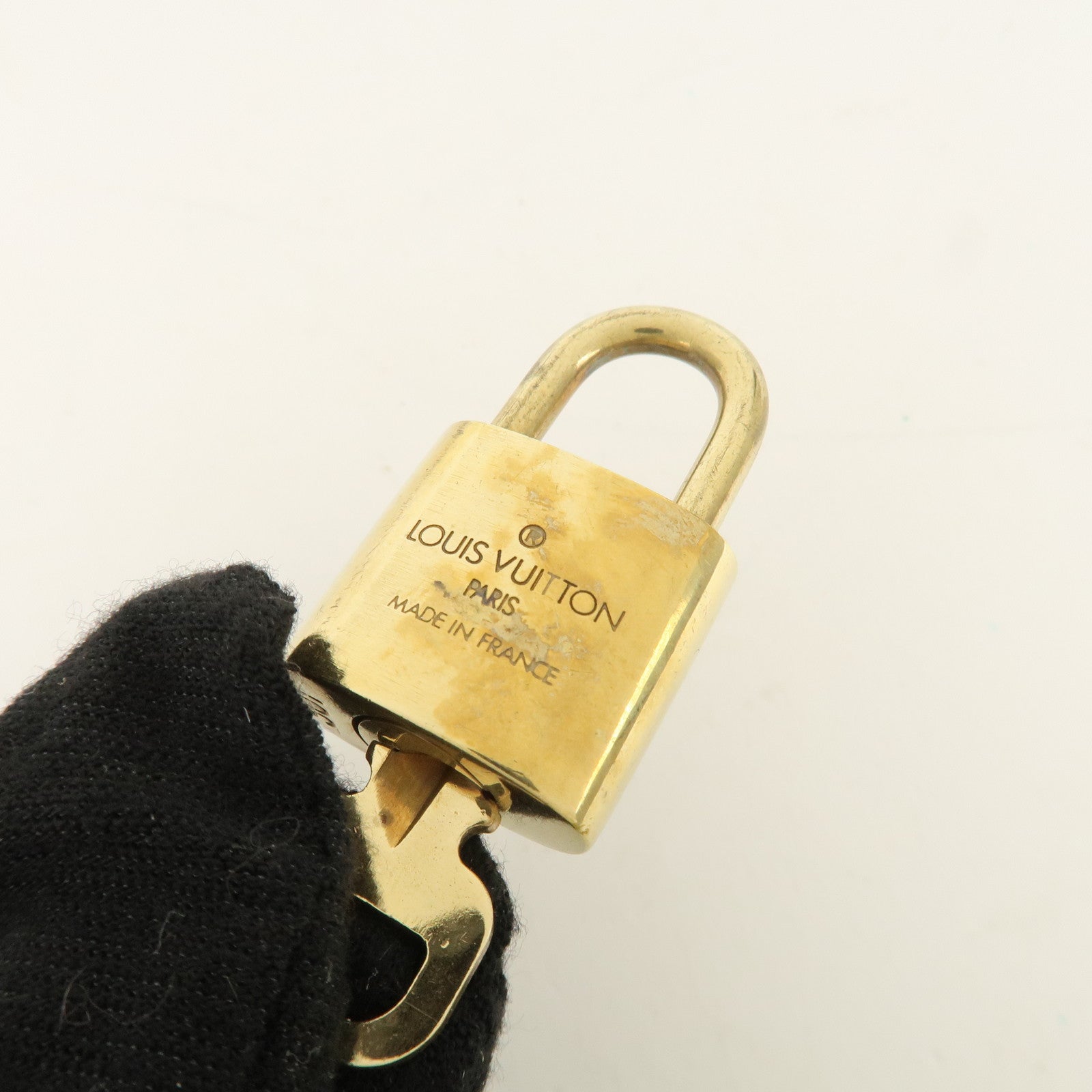 Louis Vuitton Set of 10 Lock & Key Cadena Key Lock Metal Gold Used