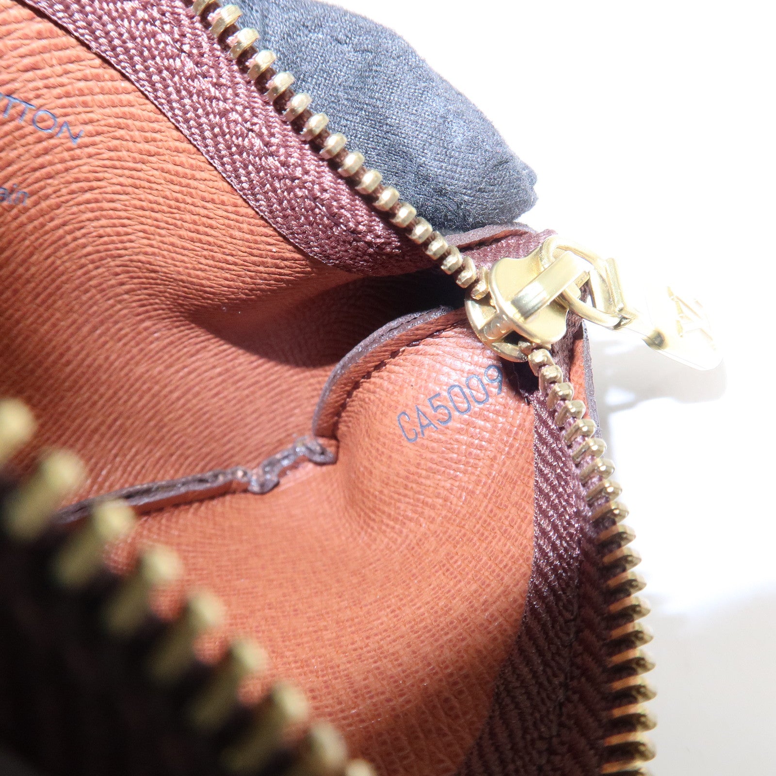 Louis Vuitton Monogram Pochette Cles Coin Case Key Case M62650