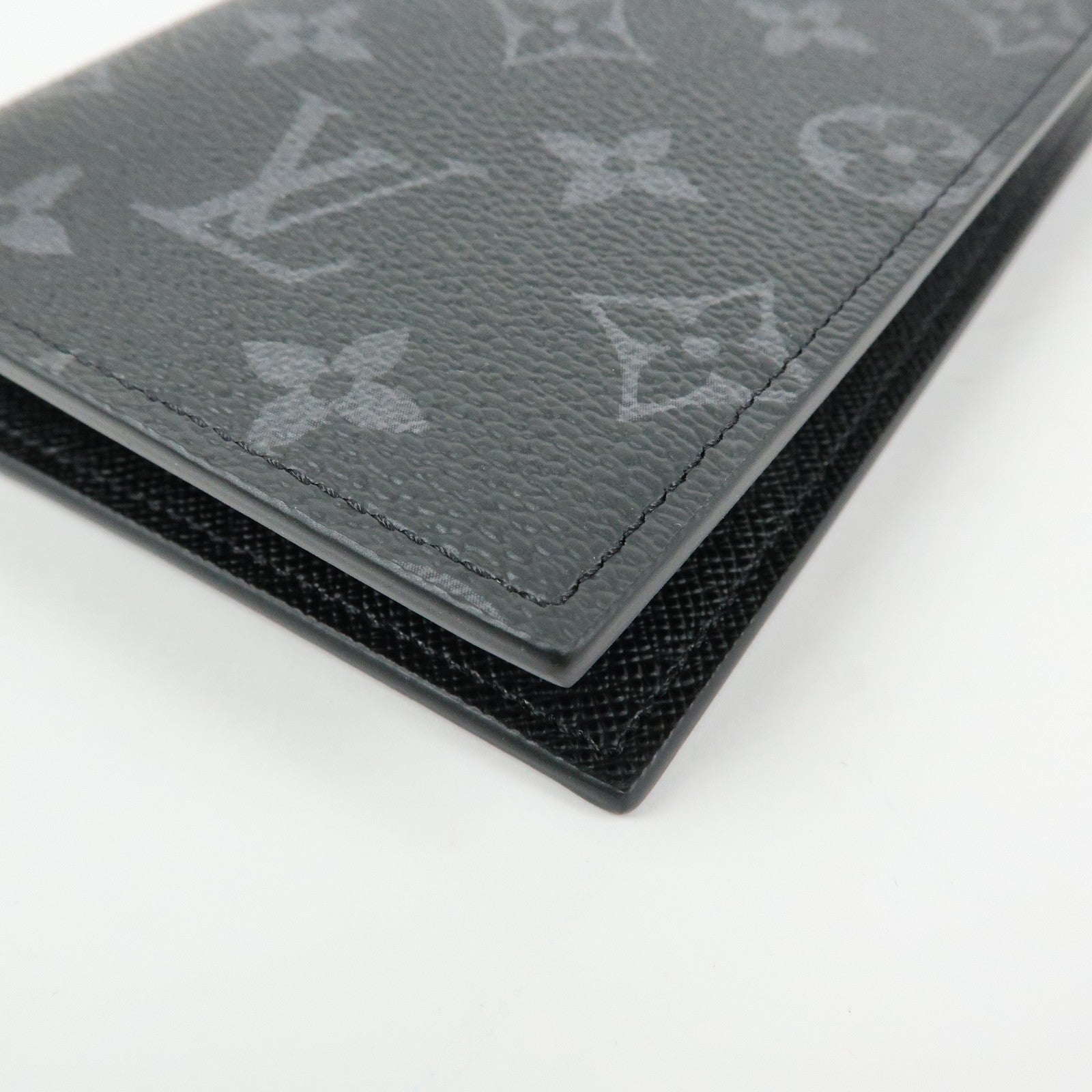 Louis Vuitton Monogram Eclipse Couverture de Passeport NM M64501