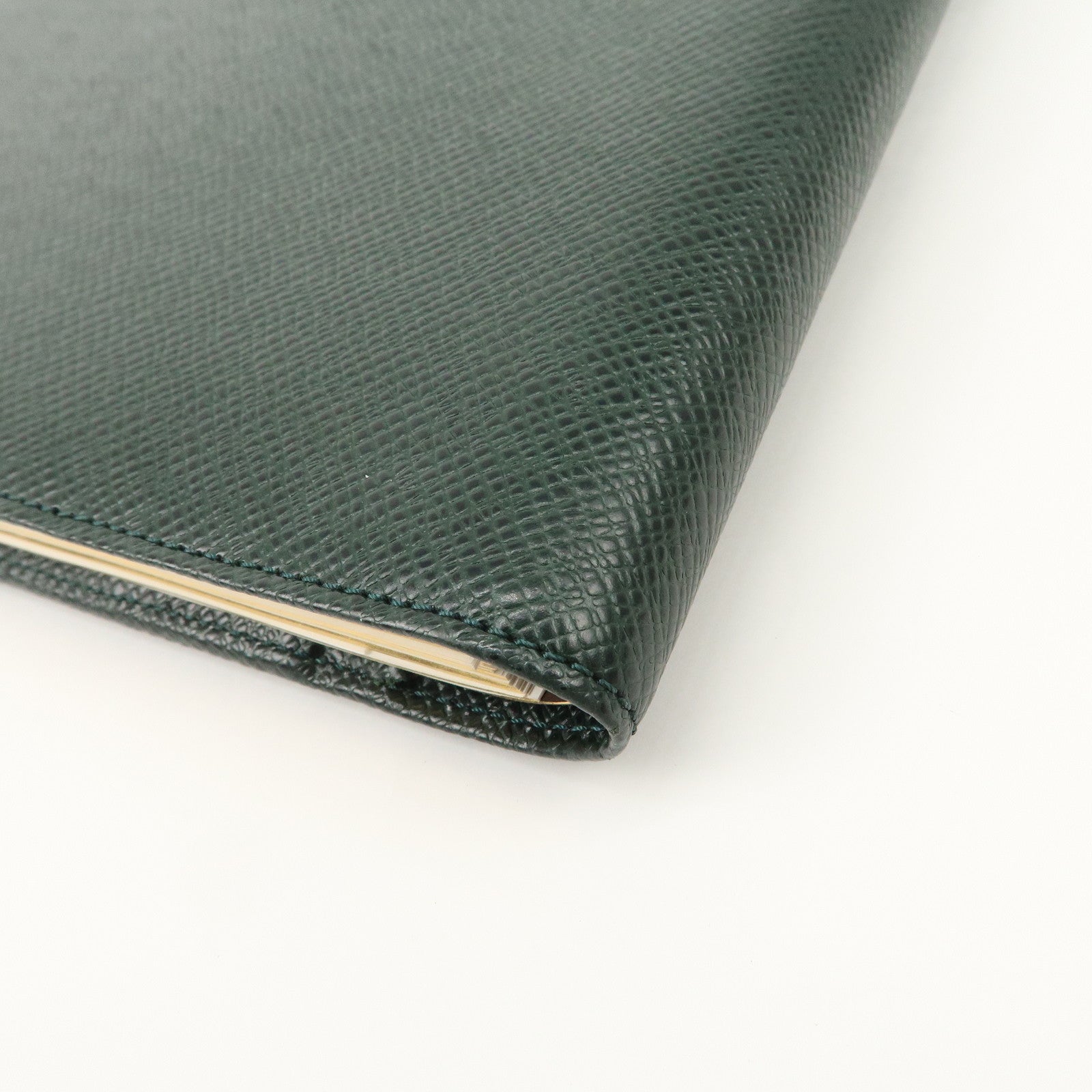 Louis Vuitton Taiga Agenda Bureau Planner Cover Epicea R20407 Used