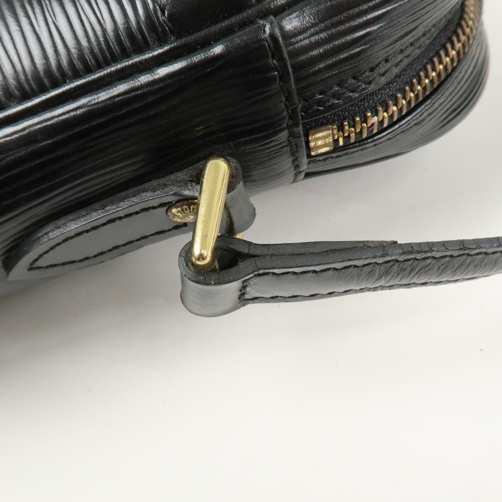 Louis Vuitton Epi Danube Shoulder Bag Crossbody Bag Noir M45632